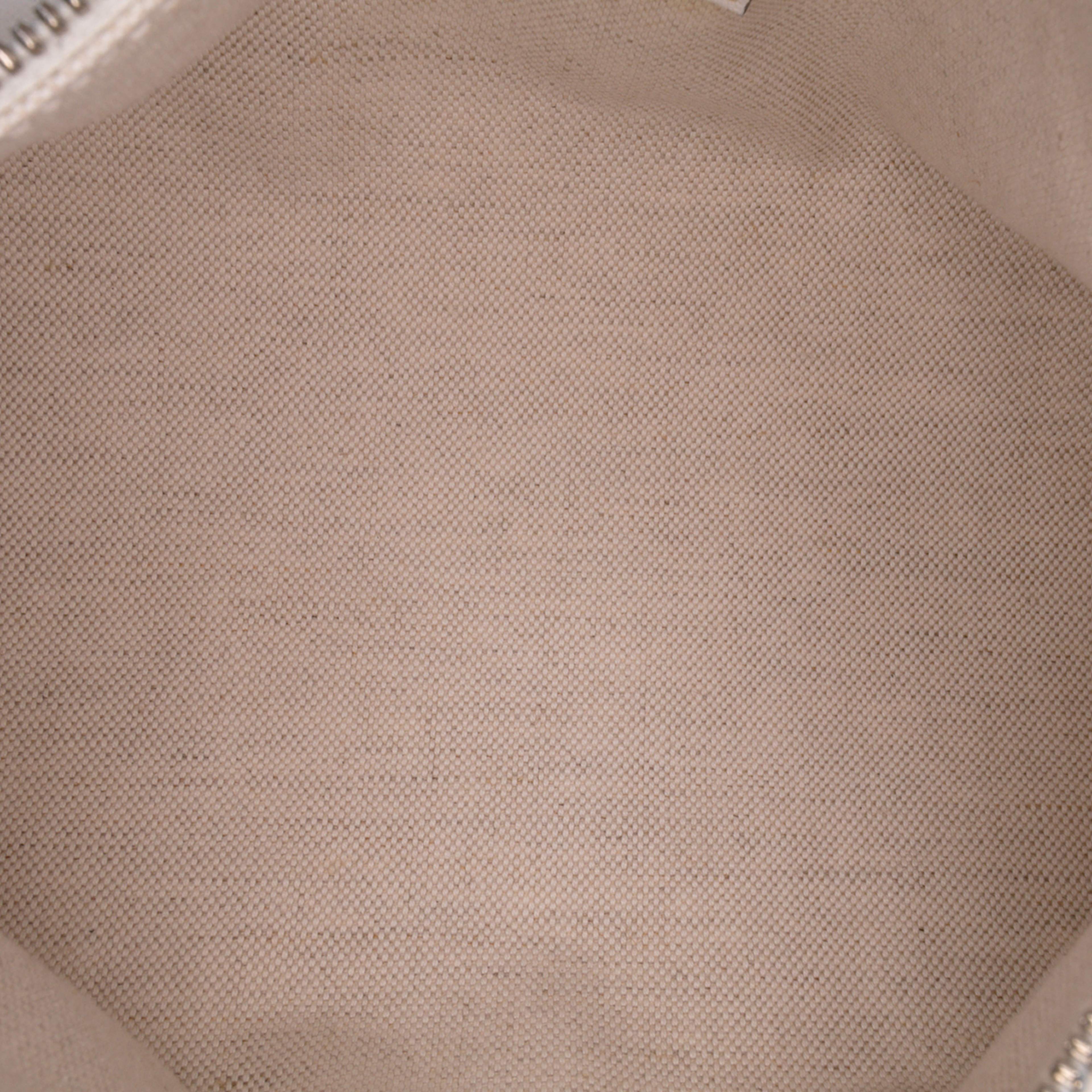 Gucci Small Leather Blondie Shoulder Bag, från Luxclusif, i färgen white. Klicka för att öppna bilden i stort format