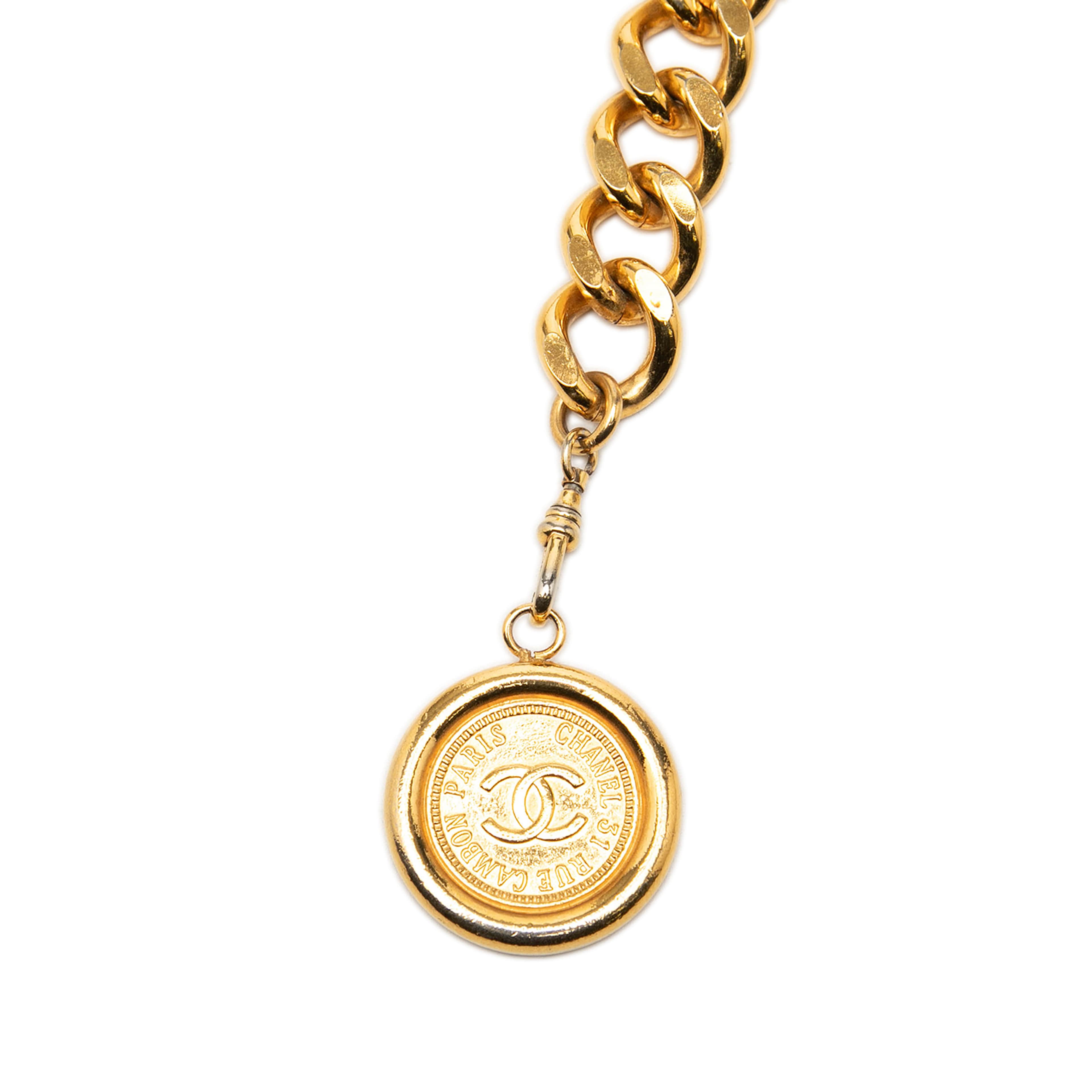 Chanel Cc Gold Plated 31 Rue Cambon Medallion Chain Belt, från Luxclusif, i färgen guld. Klicka för att öppna bilden i stort format