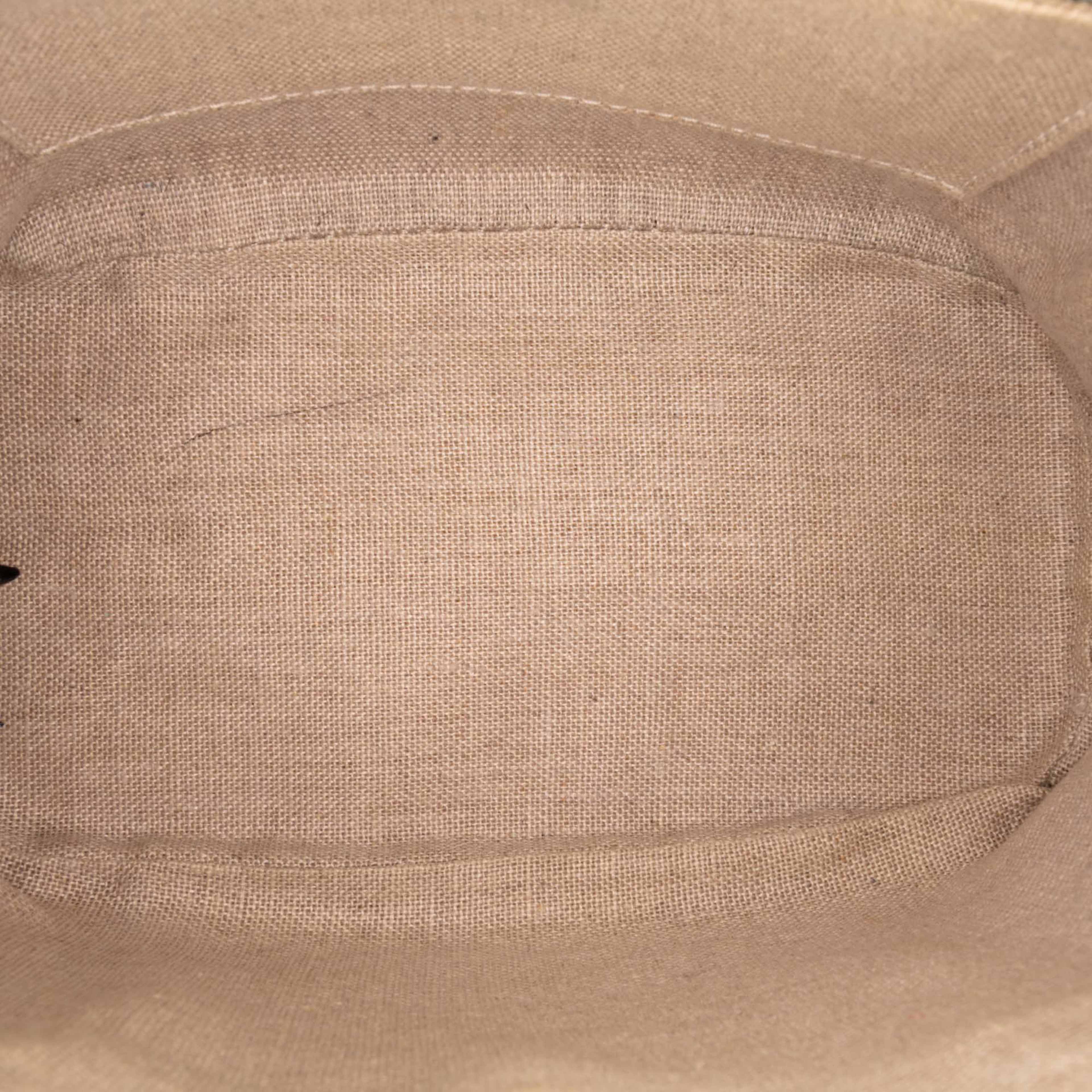 Gucci Mini Microguccissima Dome Satchel, från Luxclusif, i färgen light blue. Klicka för att öppna bilden i stort format