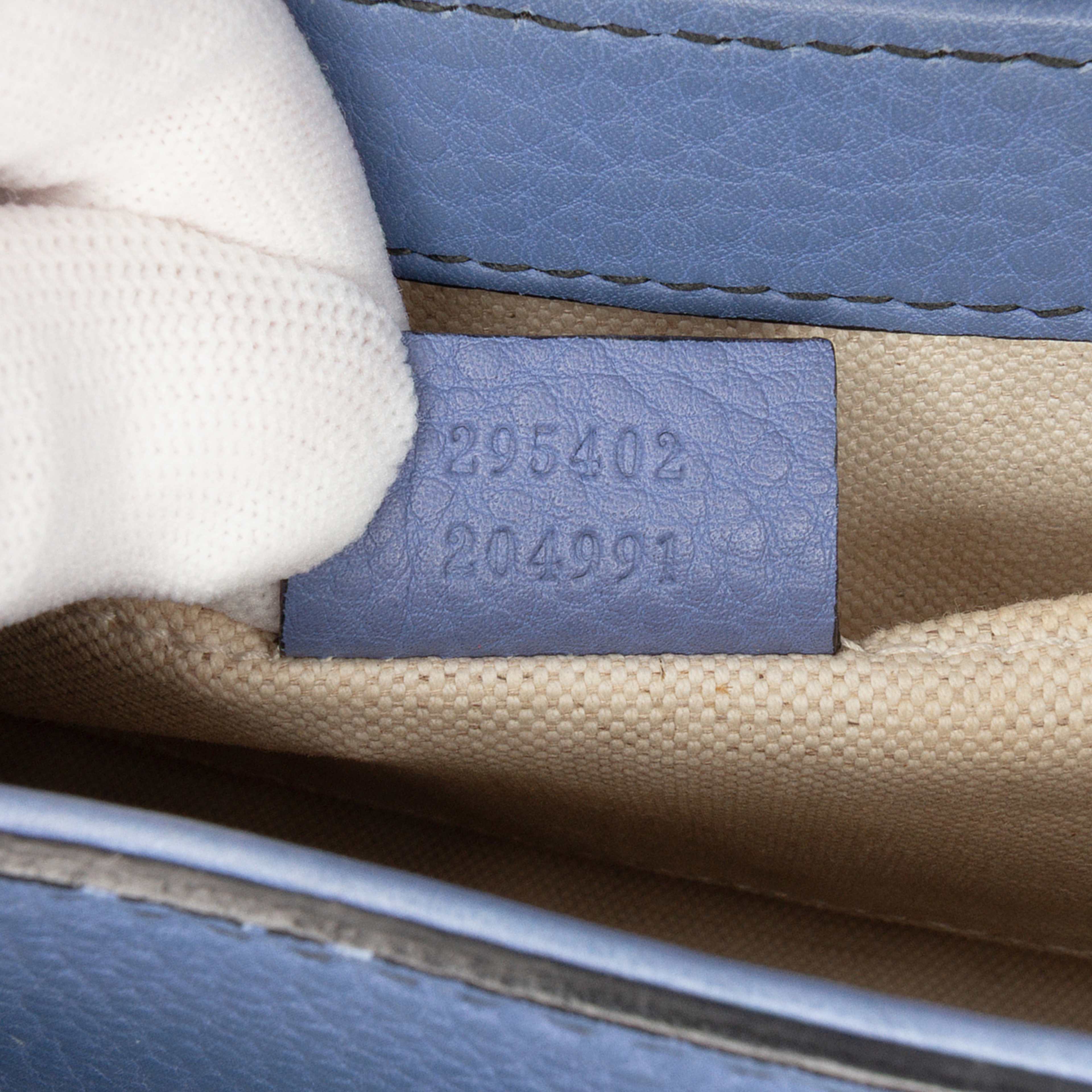 Gucci Medium Leather Emily Shoulder Bag, från Luxclusif, i färgen blue. Klicka för att öppna bilden i stort format