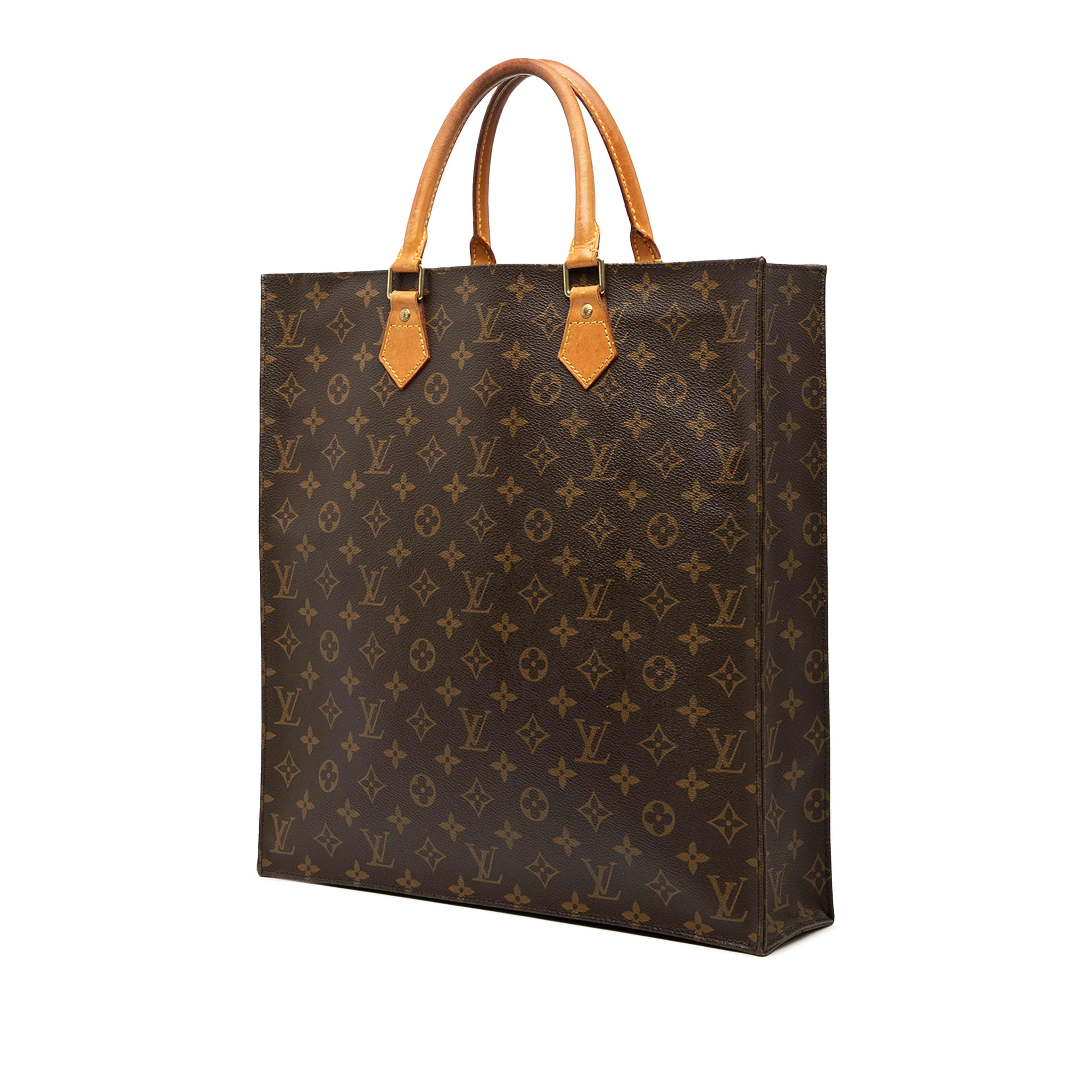 Louis Vuitton Monogram Sac Plat, från Luxclusif, i färgen brown. Klicka för att öppna bilden i stort format