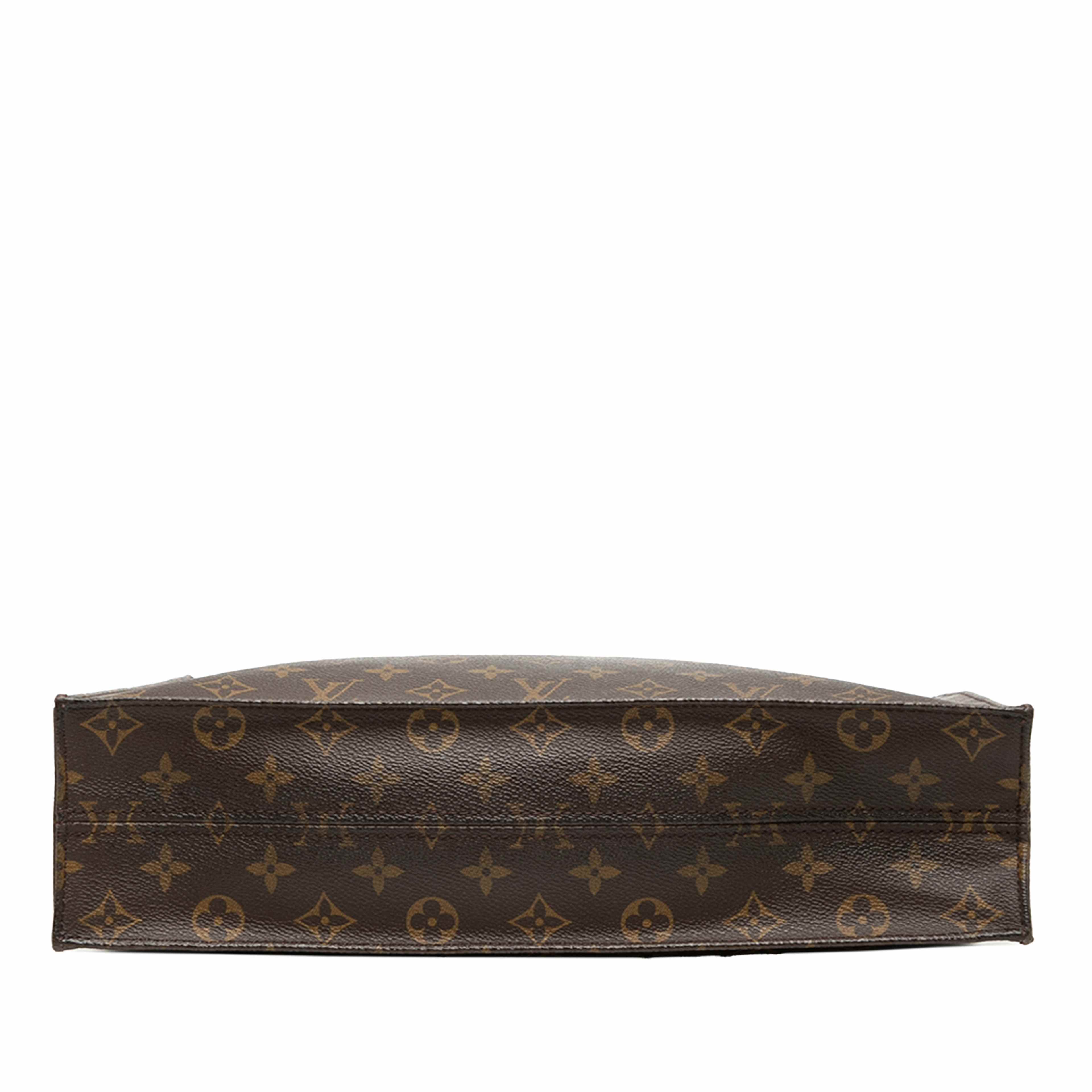 Louis Vuitton Monogram Sac Plat, från Luxclusif, i färgen brown. Klicka för att öppna bilden i stort format