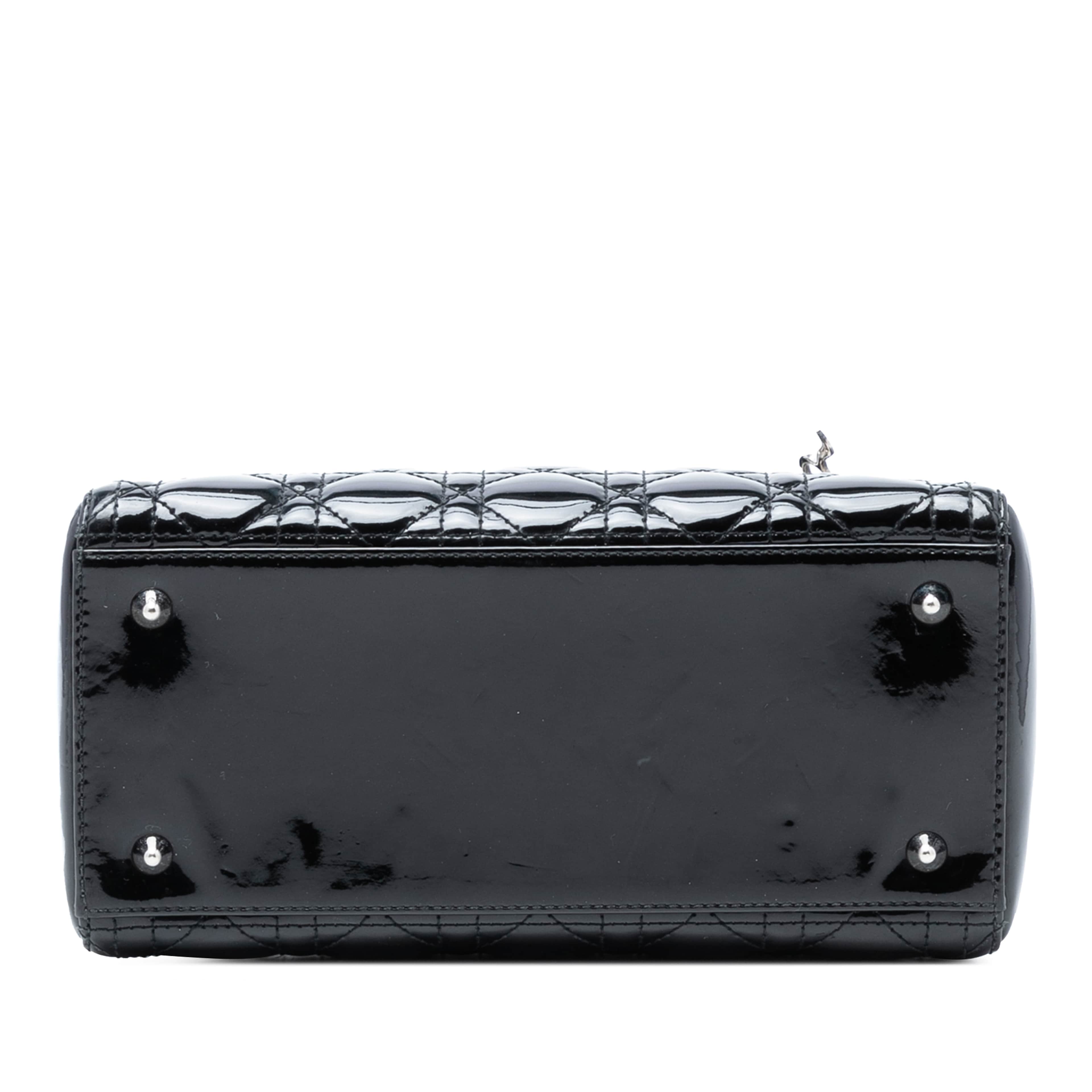 Dior Medium Patent Cannage Lady Dior, från Luxclusif, i färgen black. Klicka för att öppna bilden i stort format