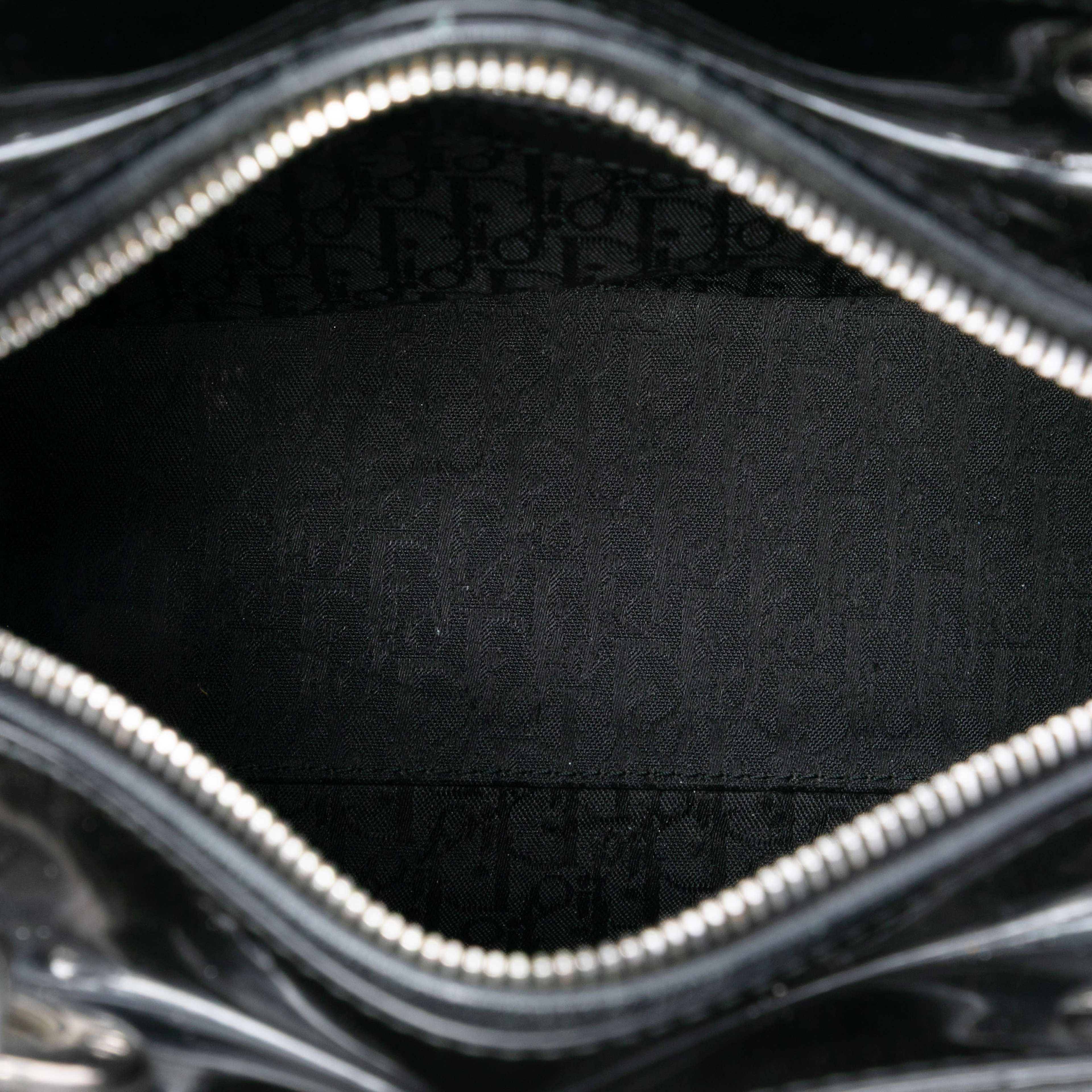 Dior Medium Patent Cannage Lady Dior, från Luxclusif, i färgen black. Klicka för att öppna bilden i stort format