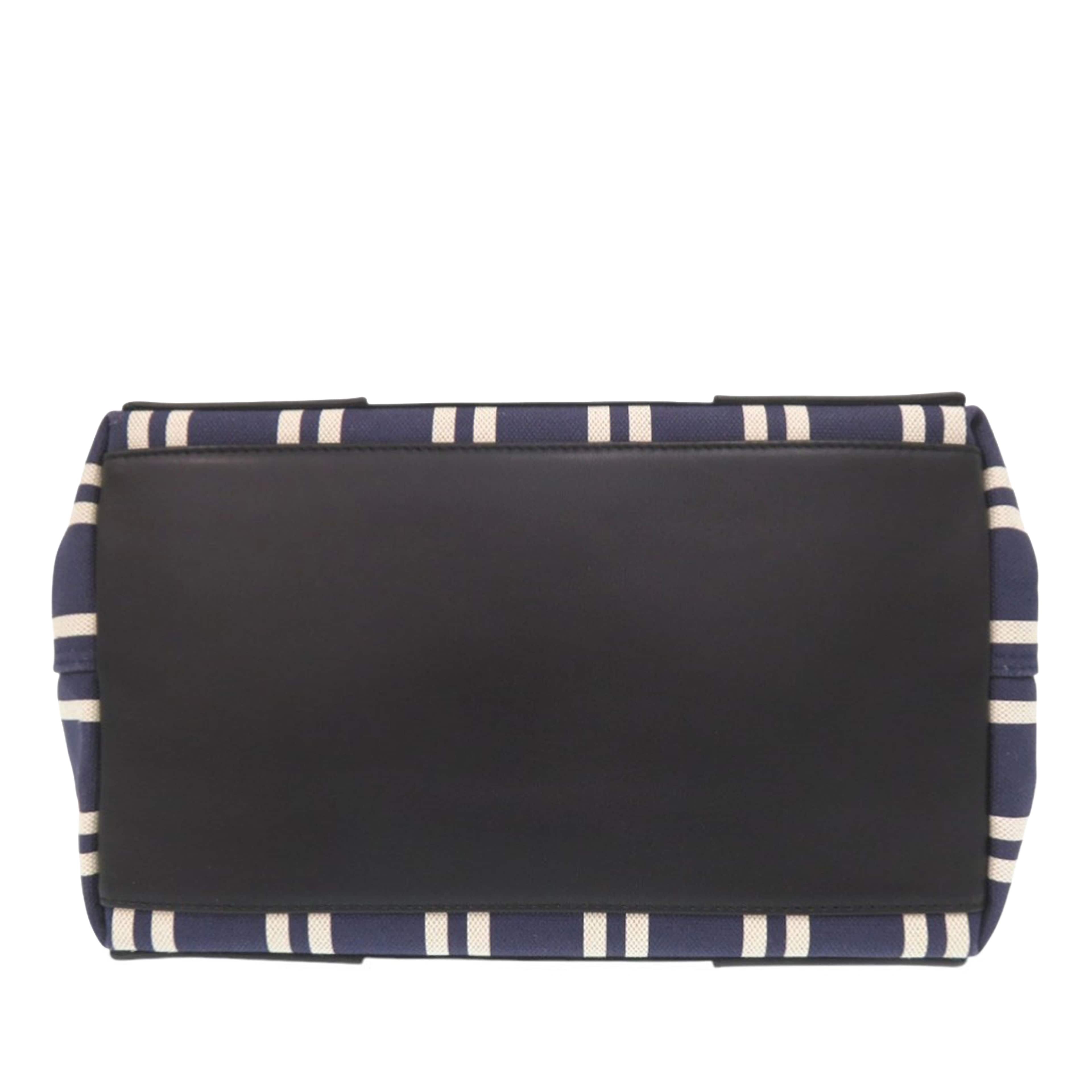 Balenciaga Canvas Striped Navy Cabas S, från Luxclusif, i färgen blå. Klicka för att öppna bilden i stort format