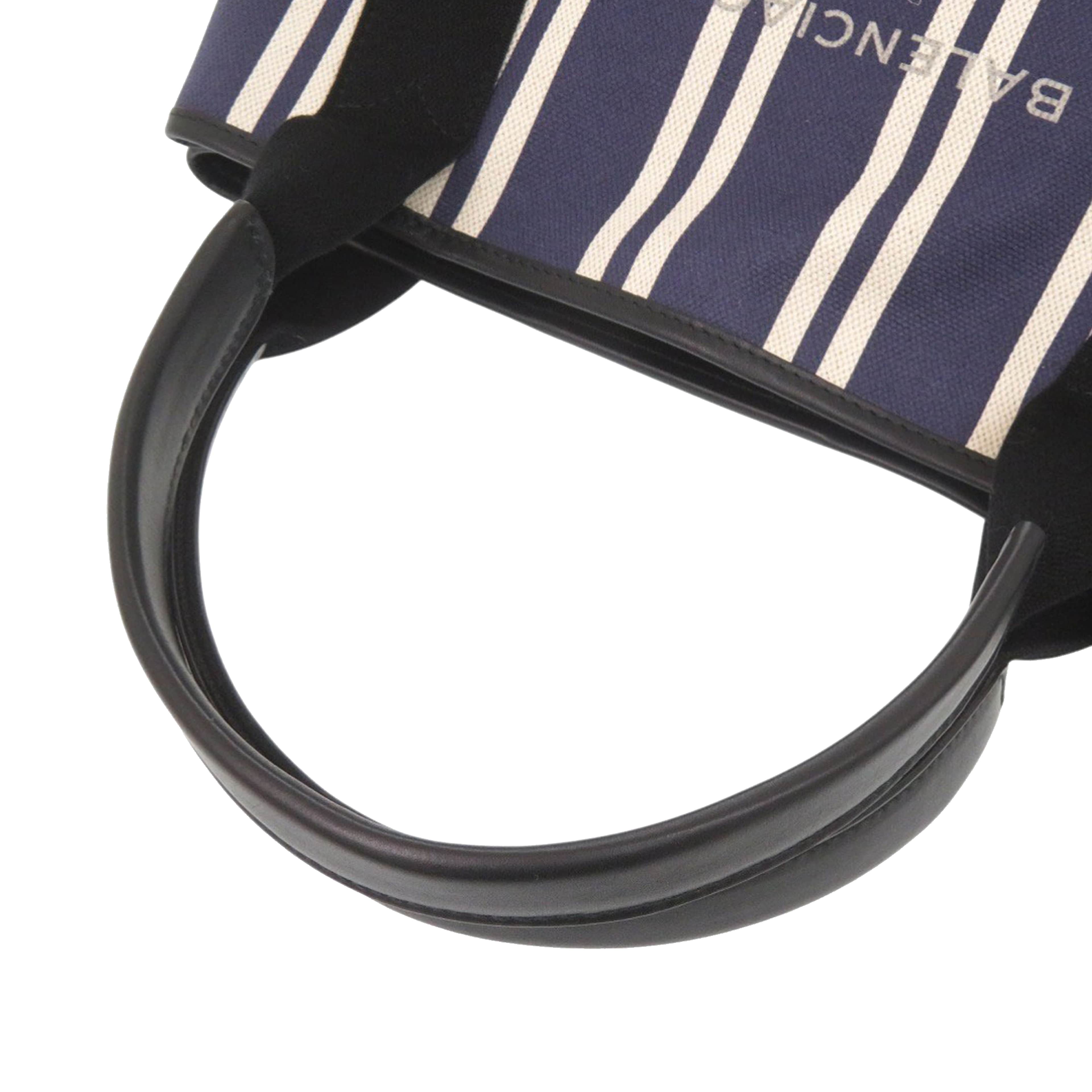 Balenciaga Canvas Striped Navy Cabas S, från Luxclusif, i färgen blå. Klicka för att öppna bilden i stort format