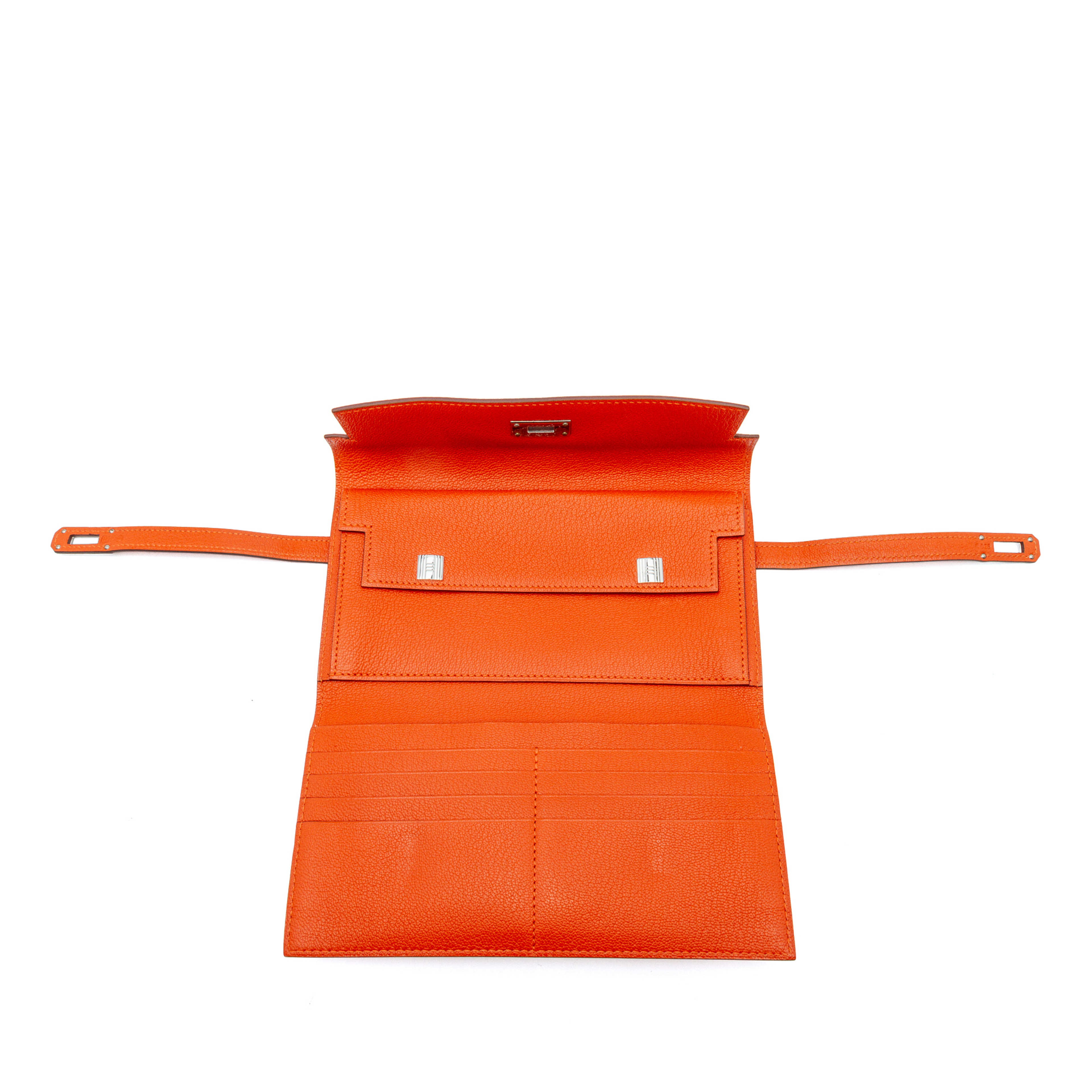 Hermès Chevre Mysore Kelly Longue Wallet, från Luxclusif, i färgen orange. Klicka för att öppna bilden i stort format