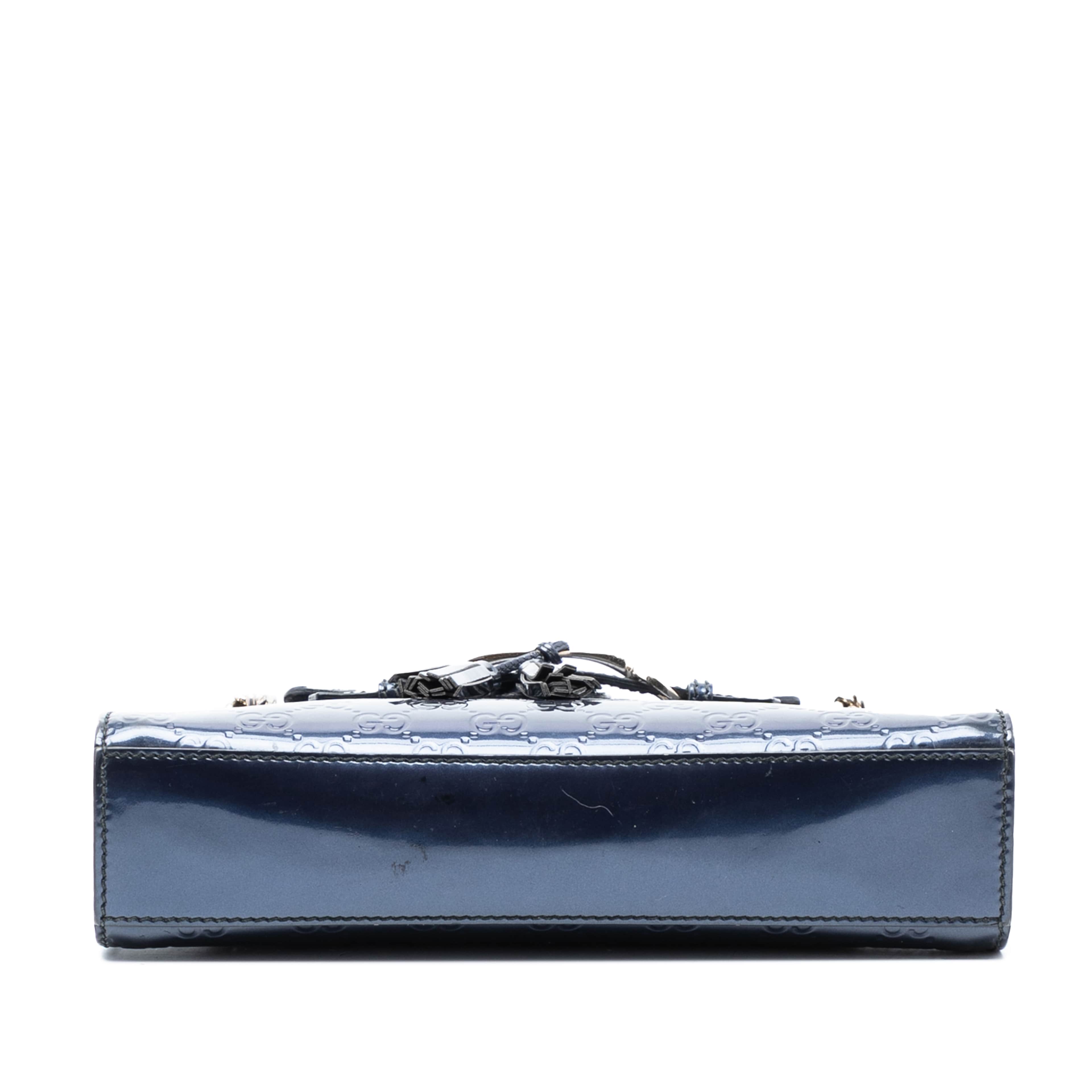 Gucci Small Guccissima Patent Emily Shoulder Bag, från Luxclusif, i färgen blå. Klicka för att öppna bilden i stort format