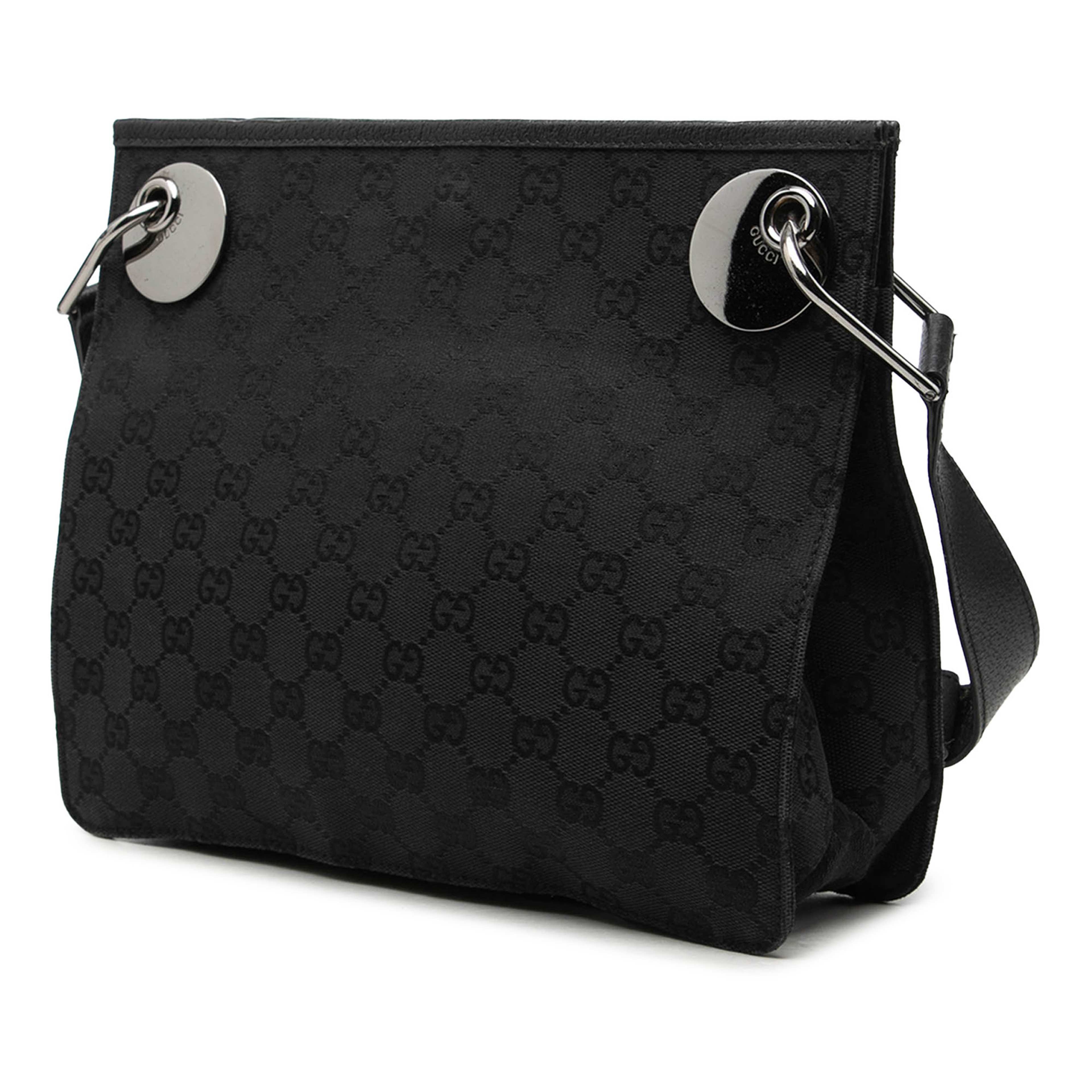 Gucci Gg Canvas Eclipse Crossbody, från Luxclusif, i färgen svart. Klicka för att öppna bilden i stort format