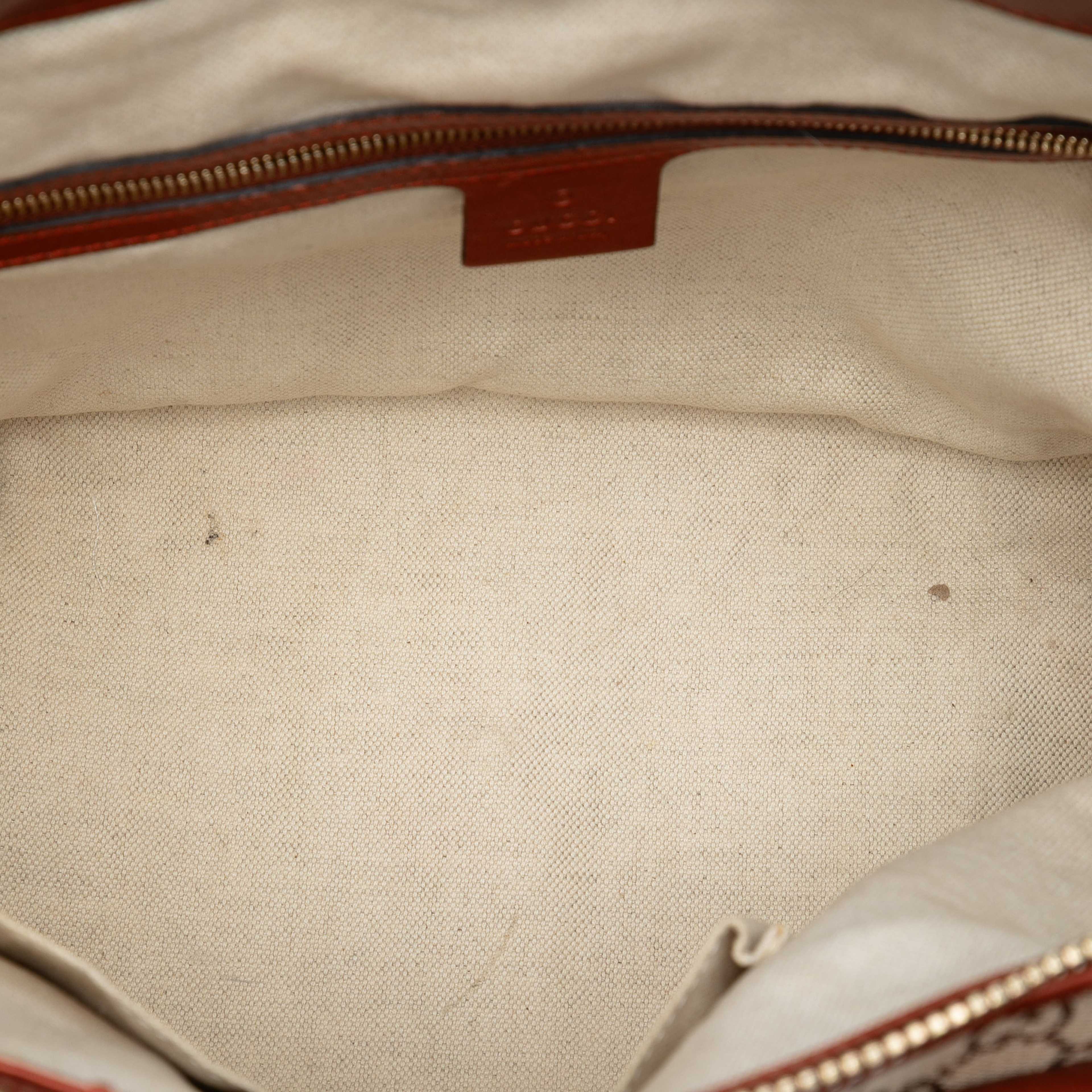 Gucci Gg Canvas Heart Bit Satchel, från Luxclusif, i färgen beige. Klicka för att öppna bilden i stort format