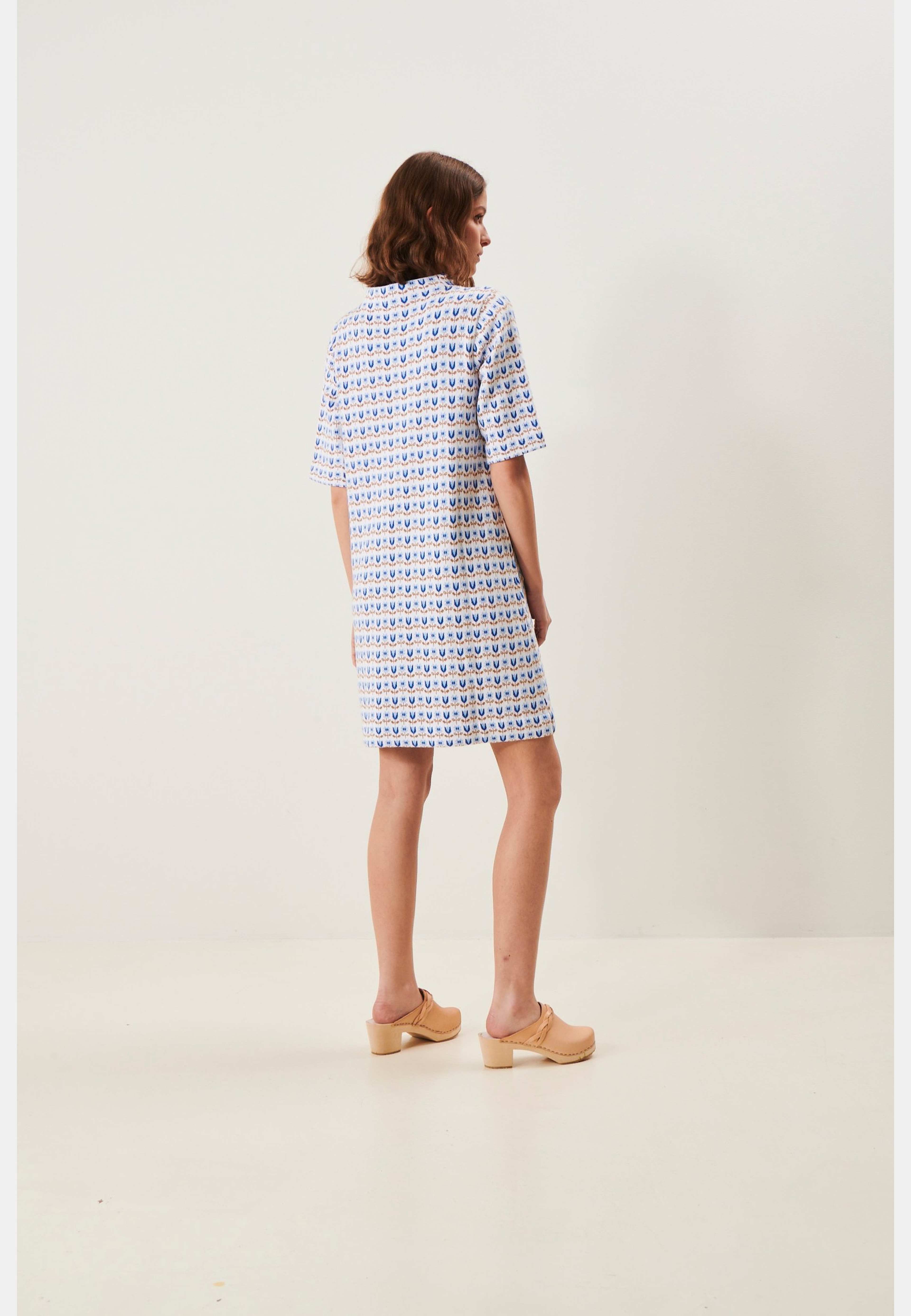 Cassidy Dress, från Jumperfabriken, i färgen white. Klicka för att öppna bilden i stort format