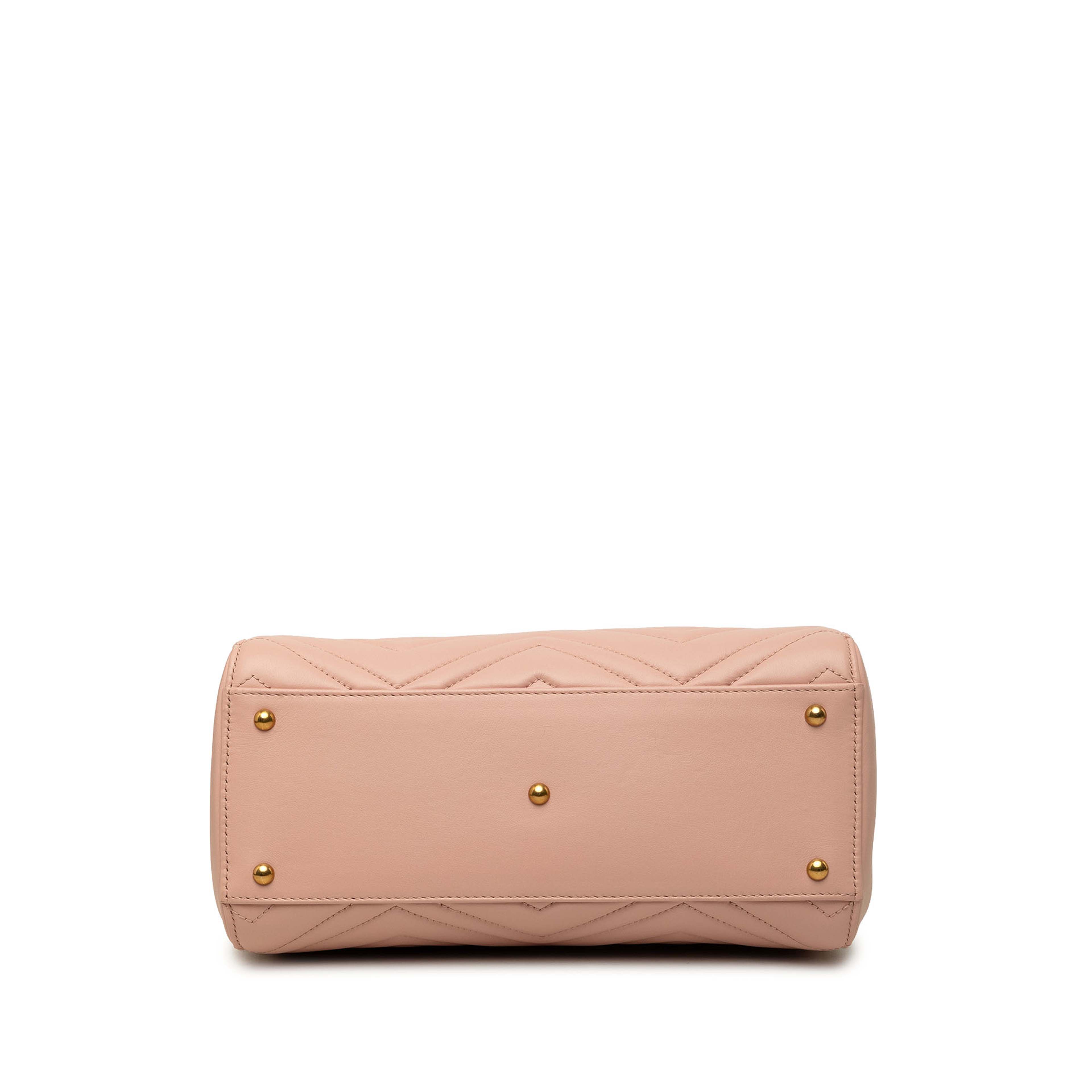 Gucci Small Gg Marmont Matelasse Calfskin Satchel, från Luxclusif, i färgen rosa. Klicka för att öppna bilden i stort format