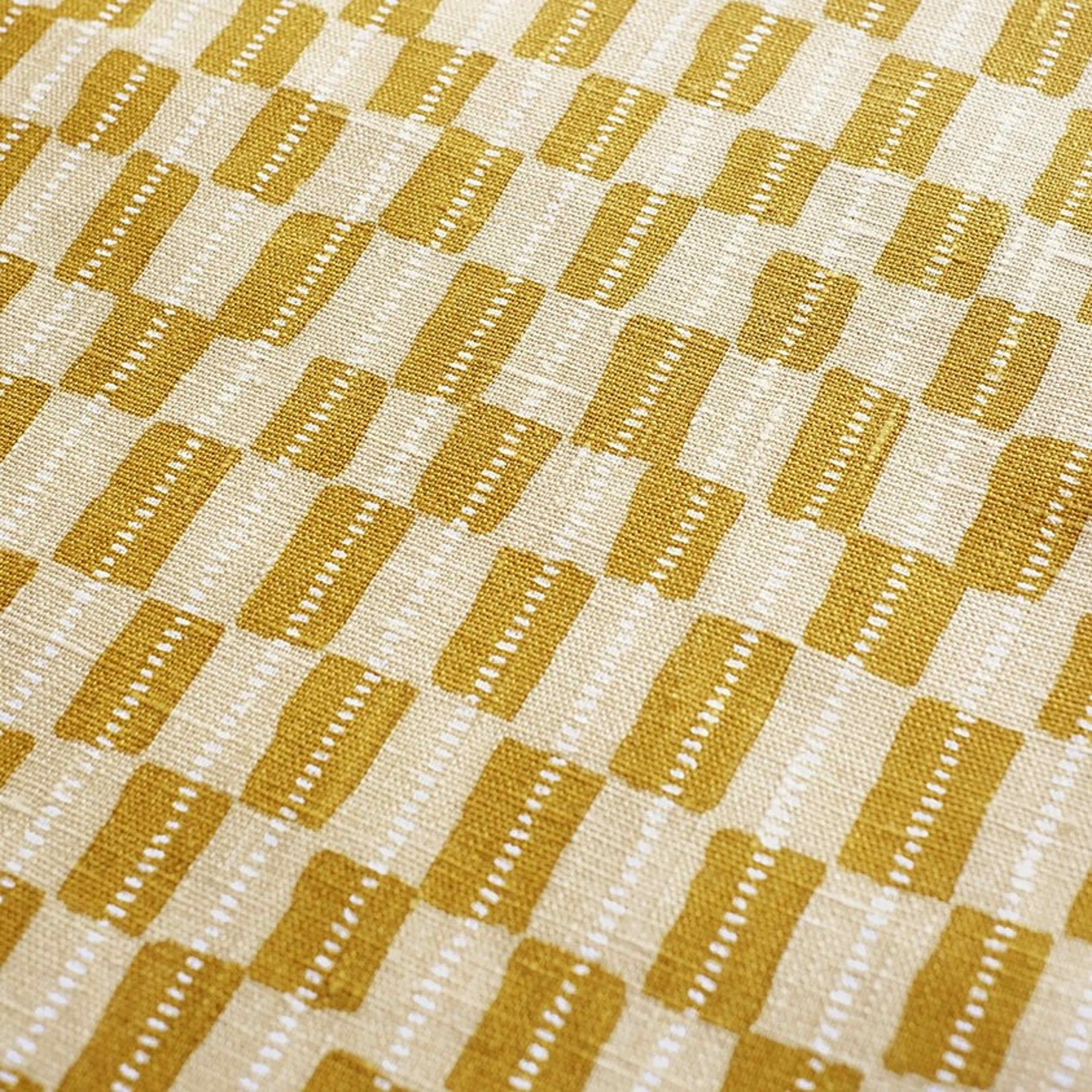 Gustav - Mustard Yellow, från Littlephant, i färgen mustard yellow. Klicka för att öppna bilden i stort format