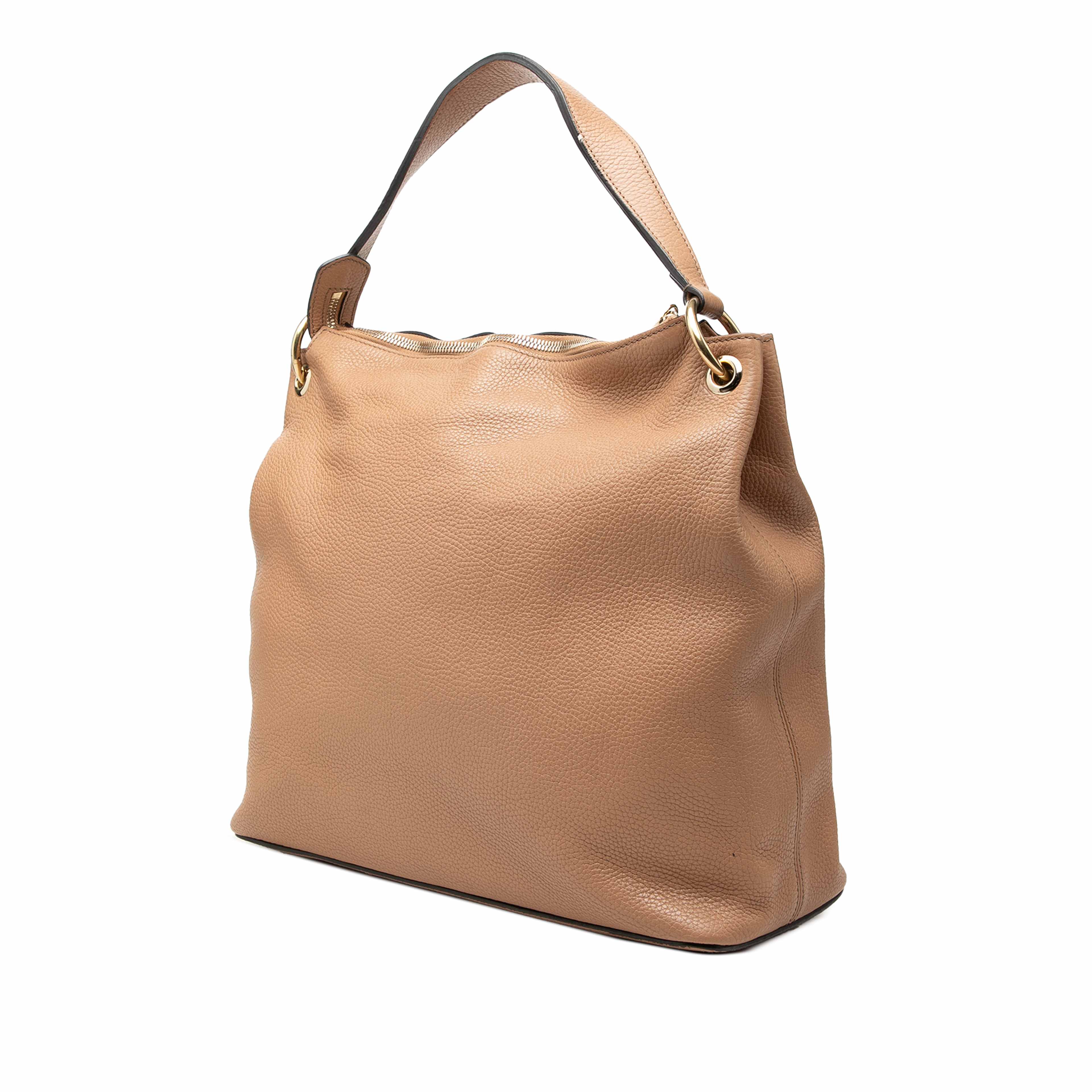 Gucci Large Pebbled Calfskin Soho Convertible Hobo, från Luxclusif, i färgen beige. Klicka för att öppna bilden i stort format