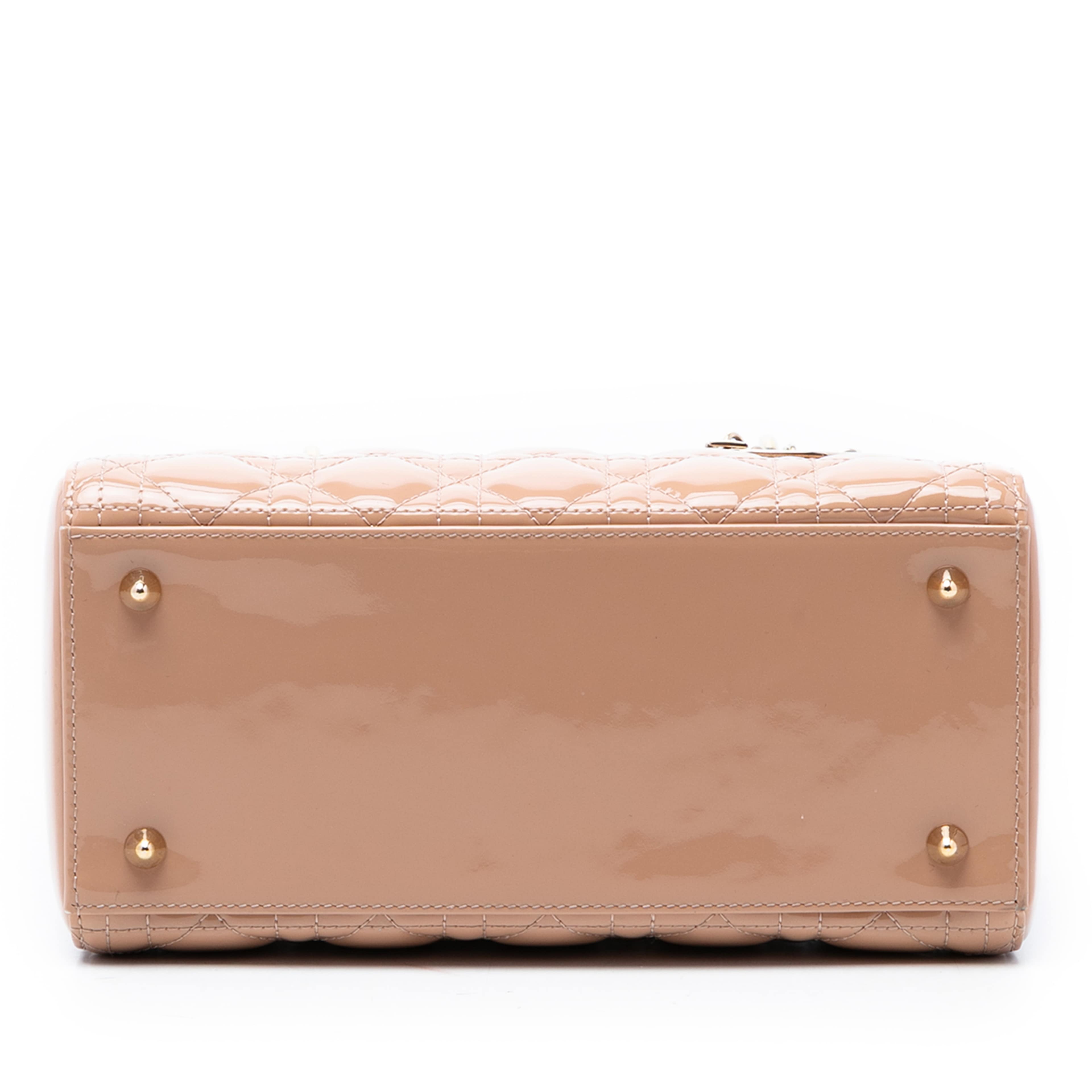 Dior Medium Patent Cannage Lady Dior, från Luxclusif, i färgen nude. Klicka för att öppna bilden i stort format