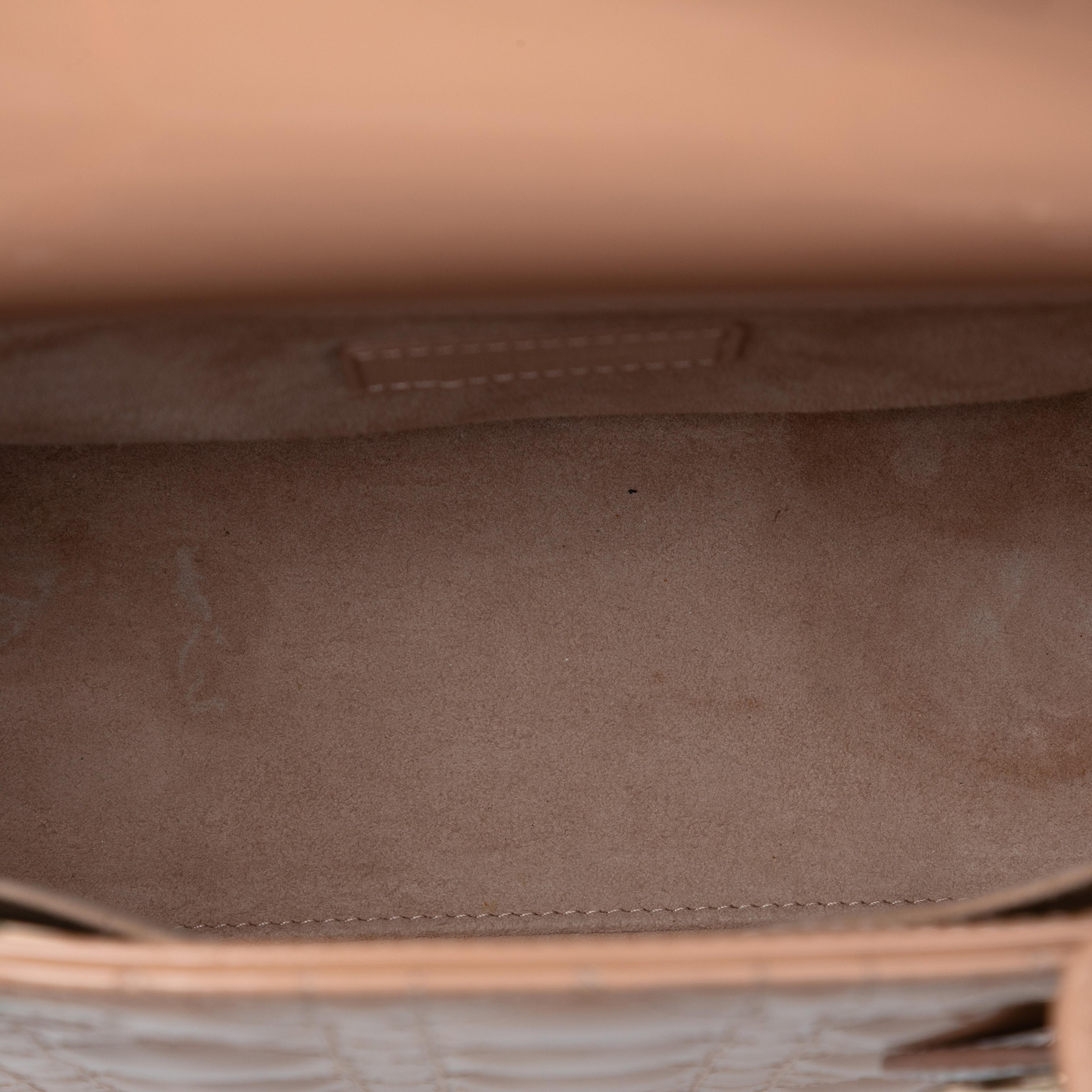 Dior Medium Patent Cannage Lady Dior, från Luxclusif, i färgen nude. Klicka för att öppna bilden i stort format