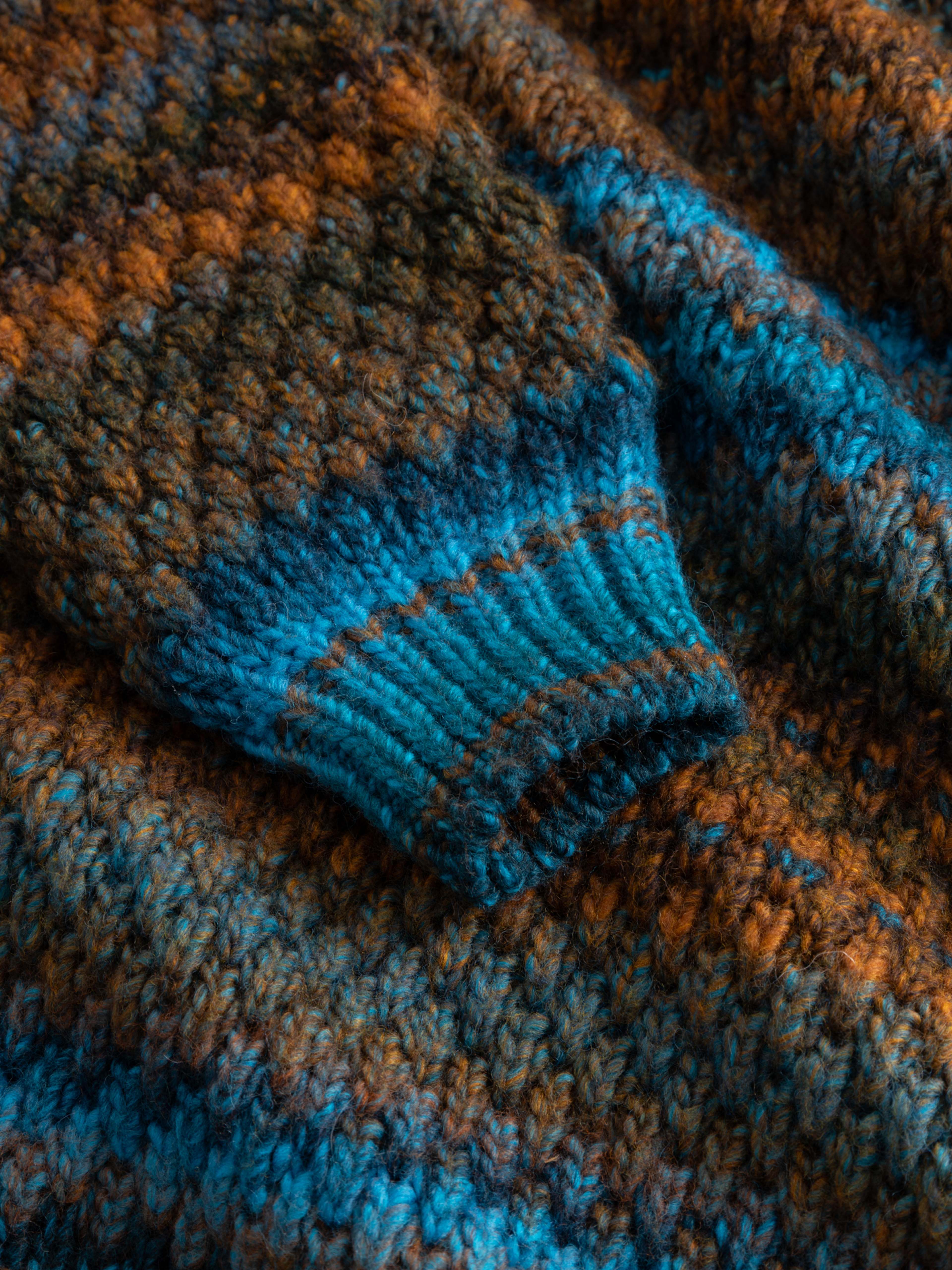 Gio Knit Sweater - Turquoise Brown Mix, från Noella, i färgen turquoise brown mix. Klicka för att öppna bilden i stort format