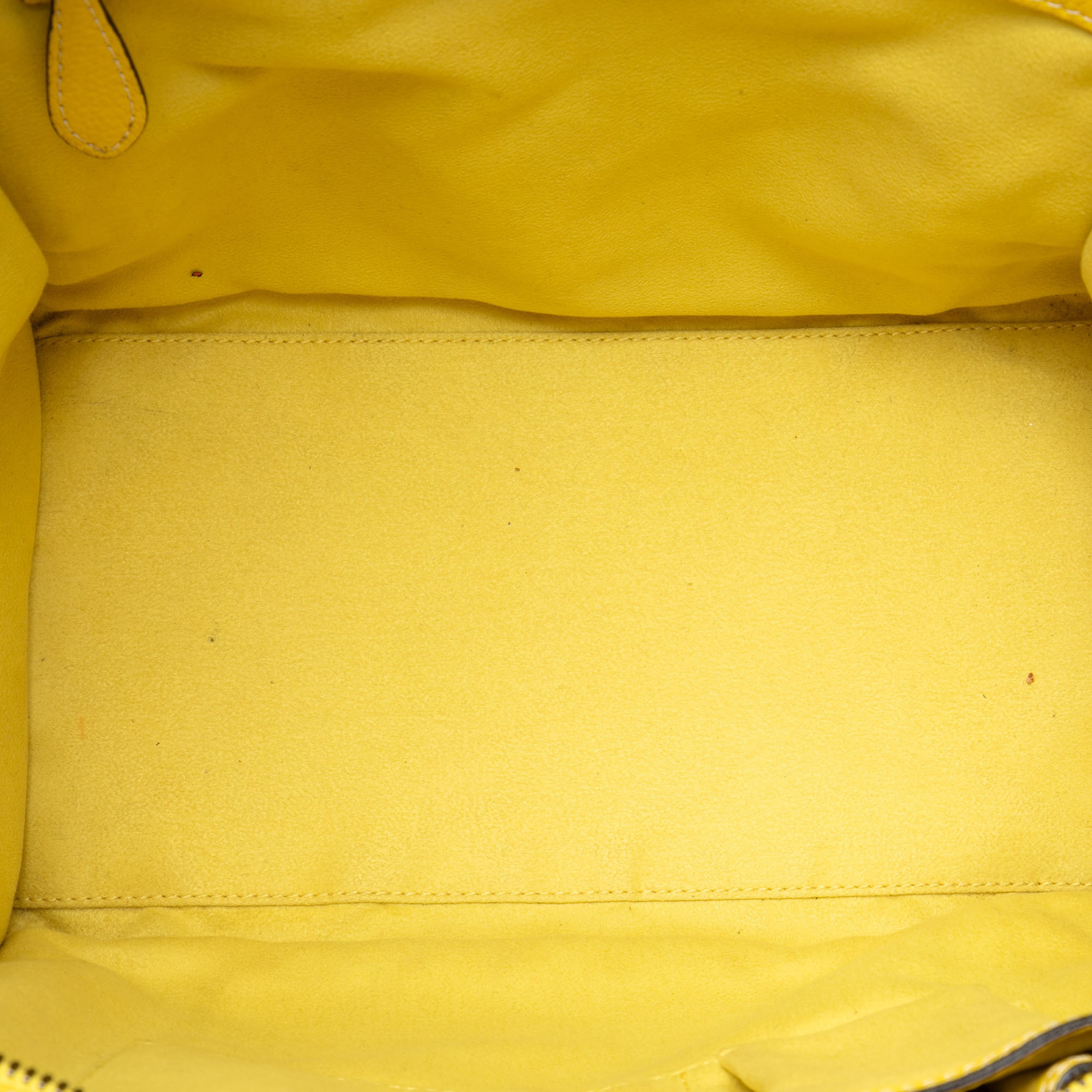 Celine Mini Drummed Calfskin Luggage Tote, från Luxclusif, i färgen gul. Klicka för att öppna bilden i stort format