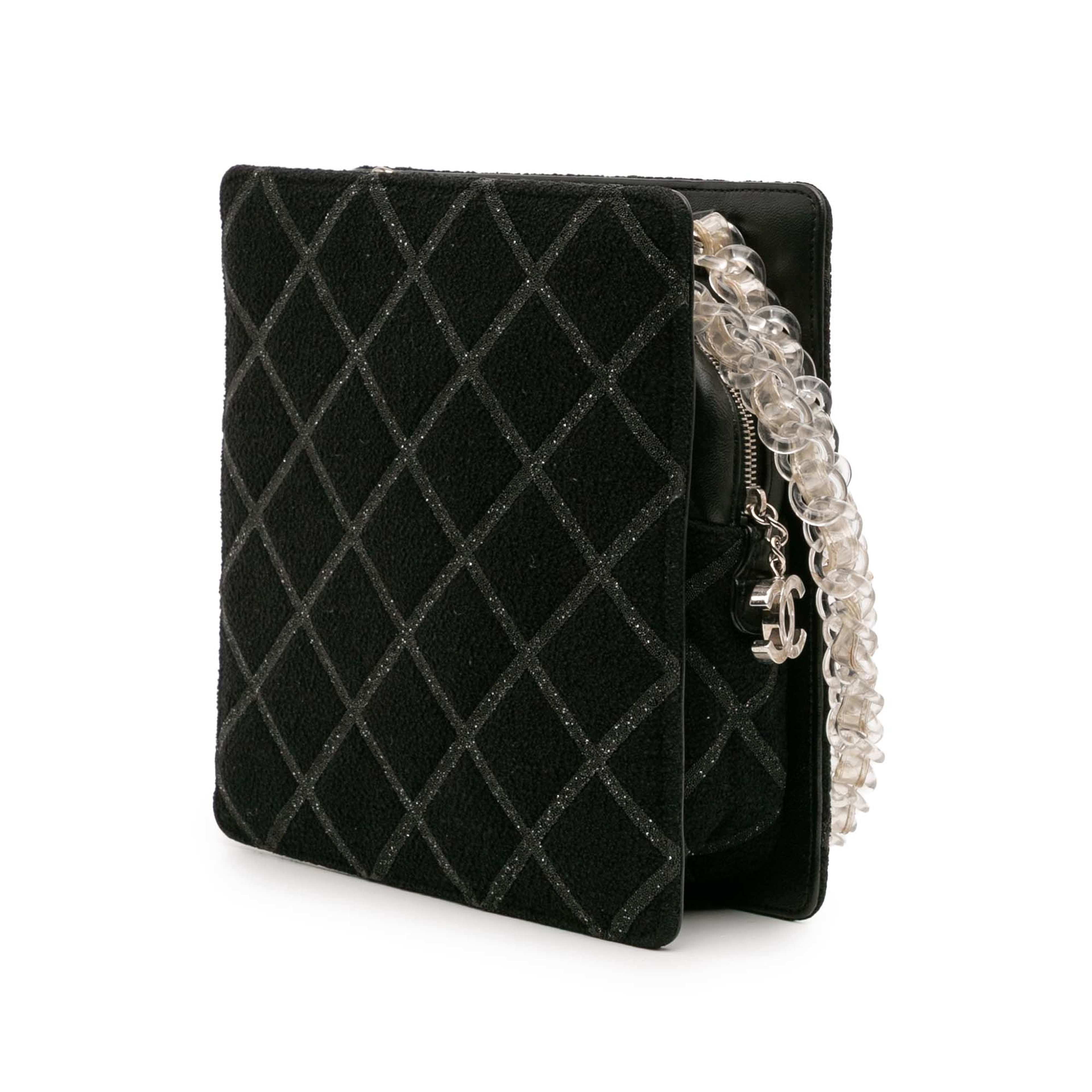 Chanel Tweed And Resin Zipped Chain Shopping Bag, från Luxclusif, i färgen svart. Klicka för att öppna bilden i stort format