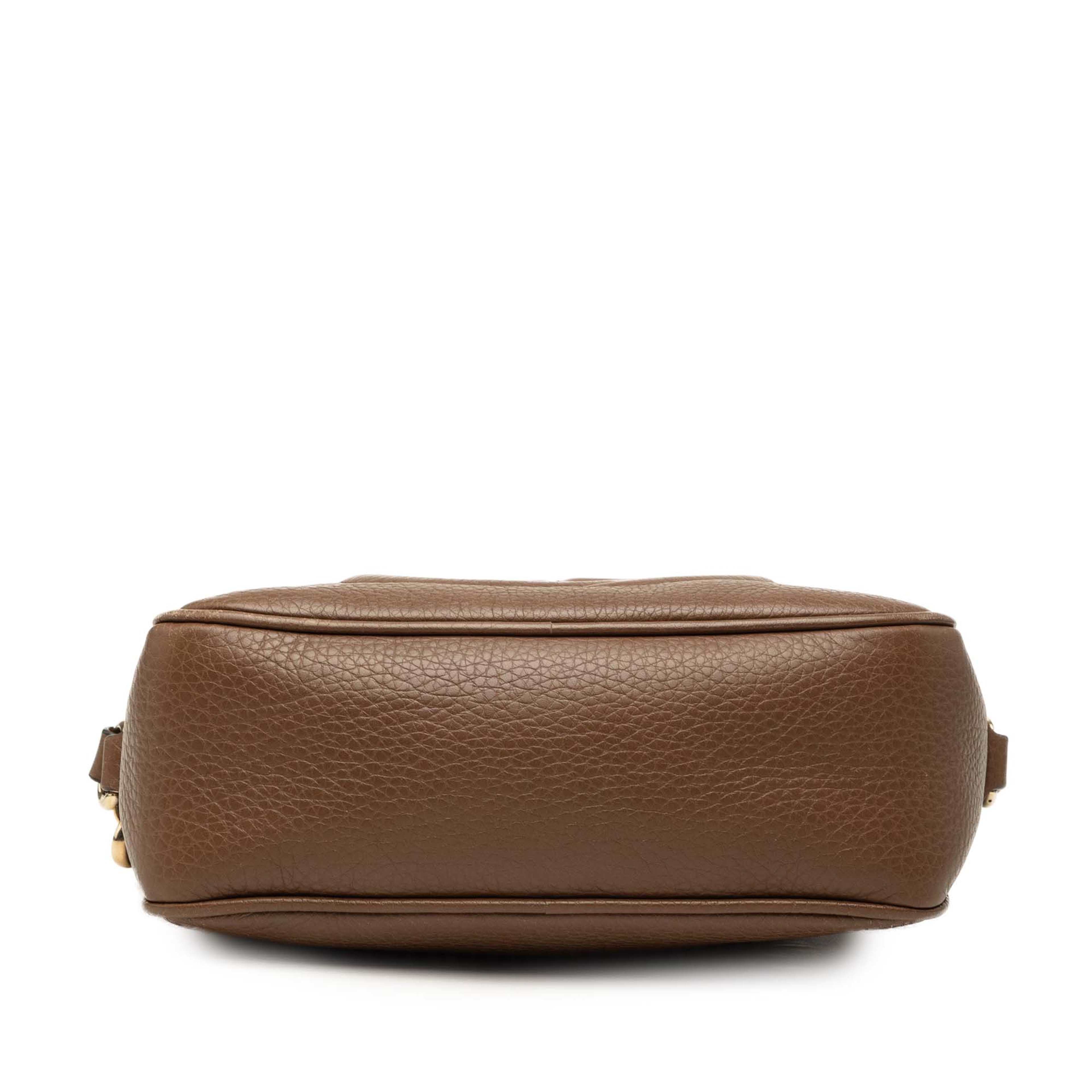 Gucci Calfskin Soho Disco Crossbody, från Luxclusif, i färgen brun. Klicka för att öppna bilden i stort format