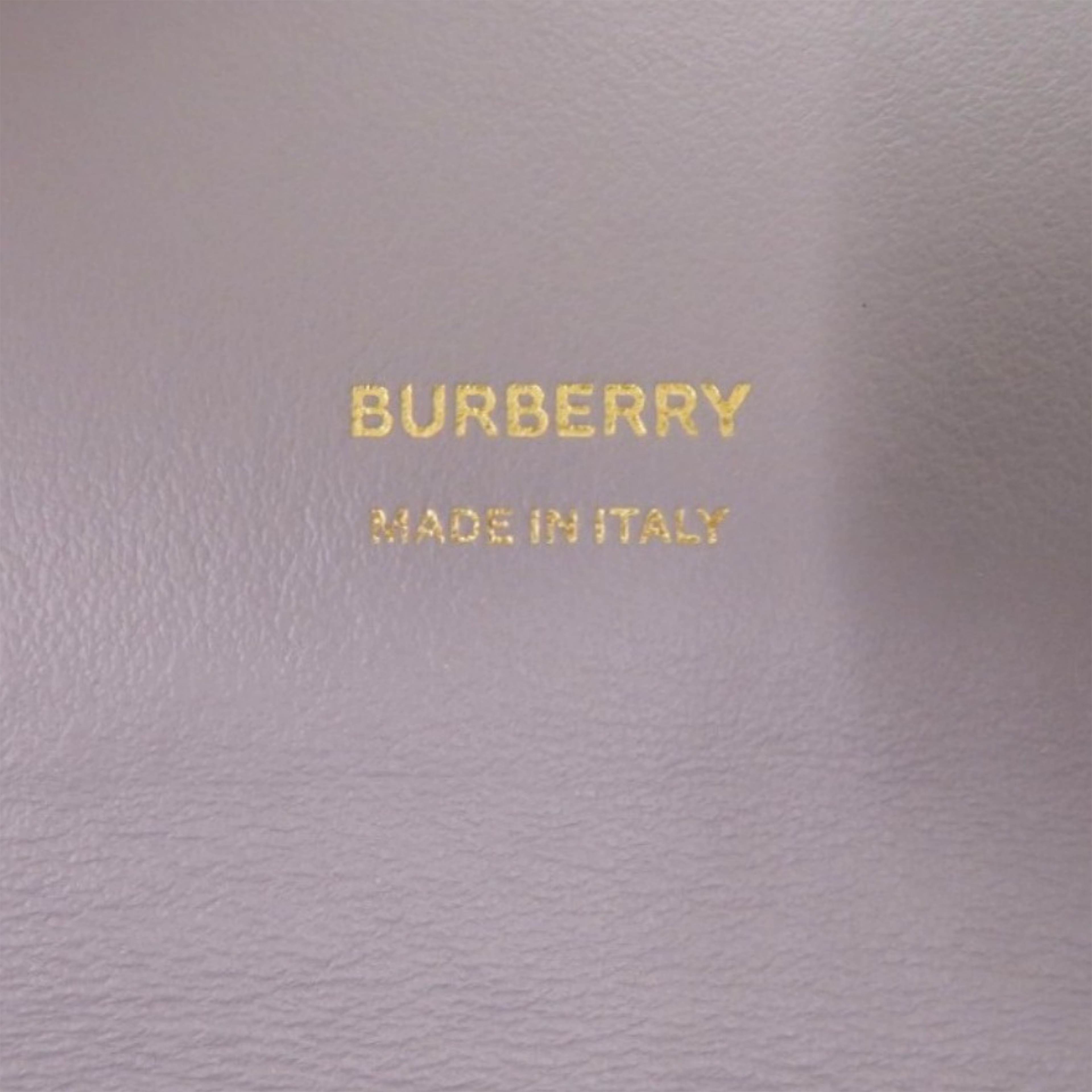 Burberry Leather Tb Anne Belt Bag, från Luxclusif, i färgen grå. Klicka för att öppna bilden i stort format