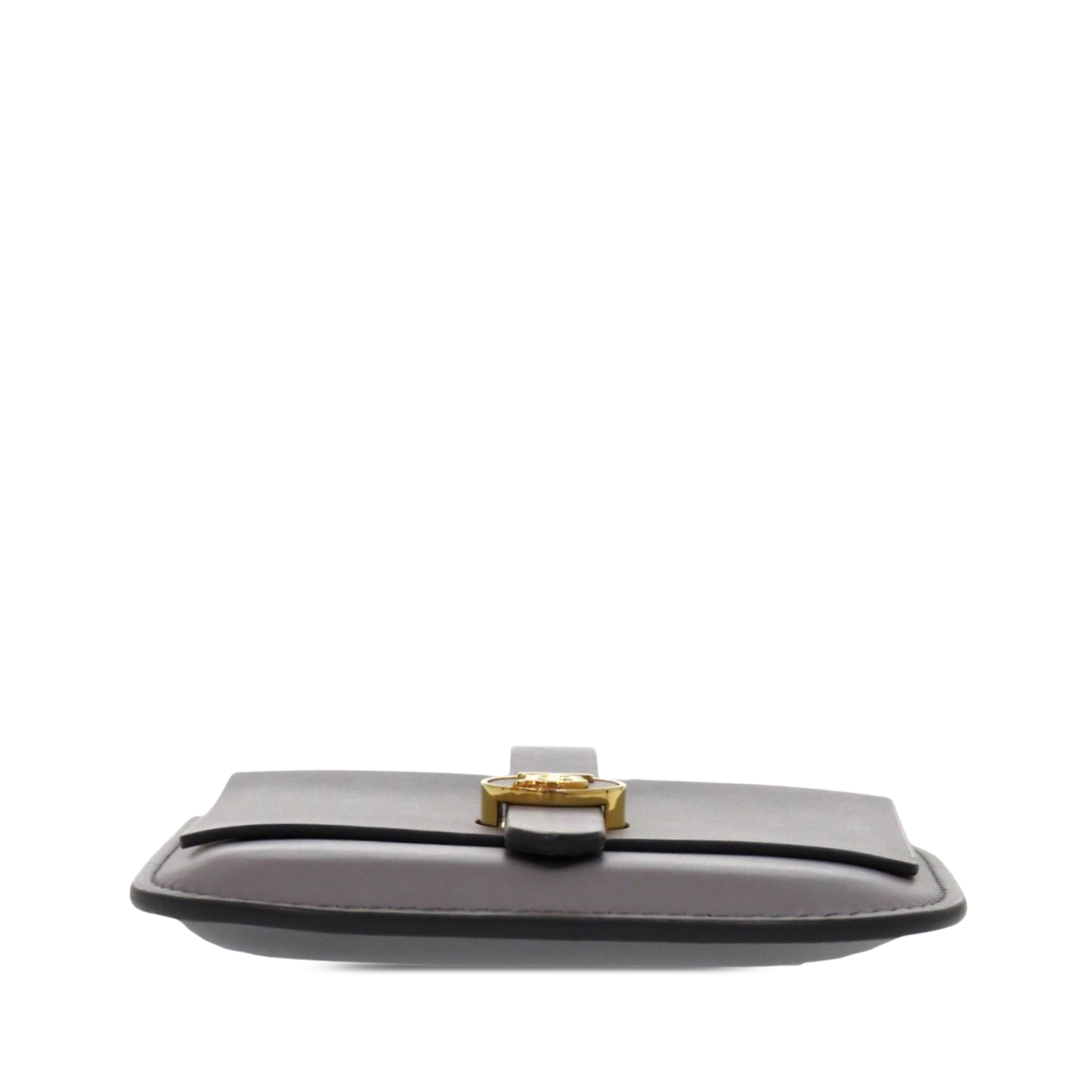 Burberry Leather Tb Anne Belt Bag, från Luxclusif, i färgen grå. Klicka för att öppna bilden i stort format