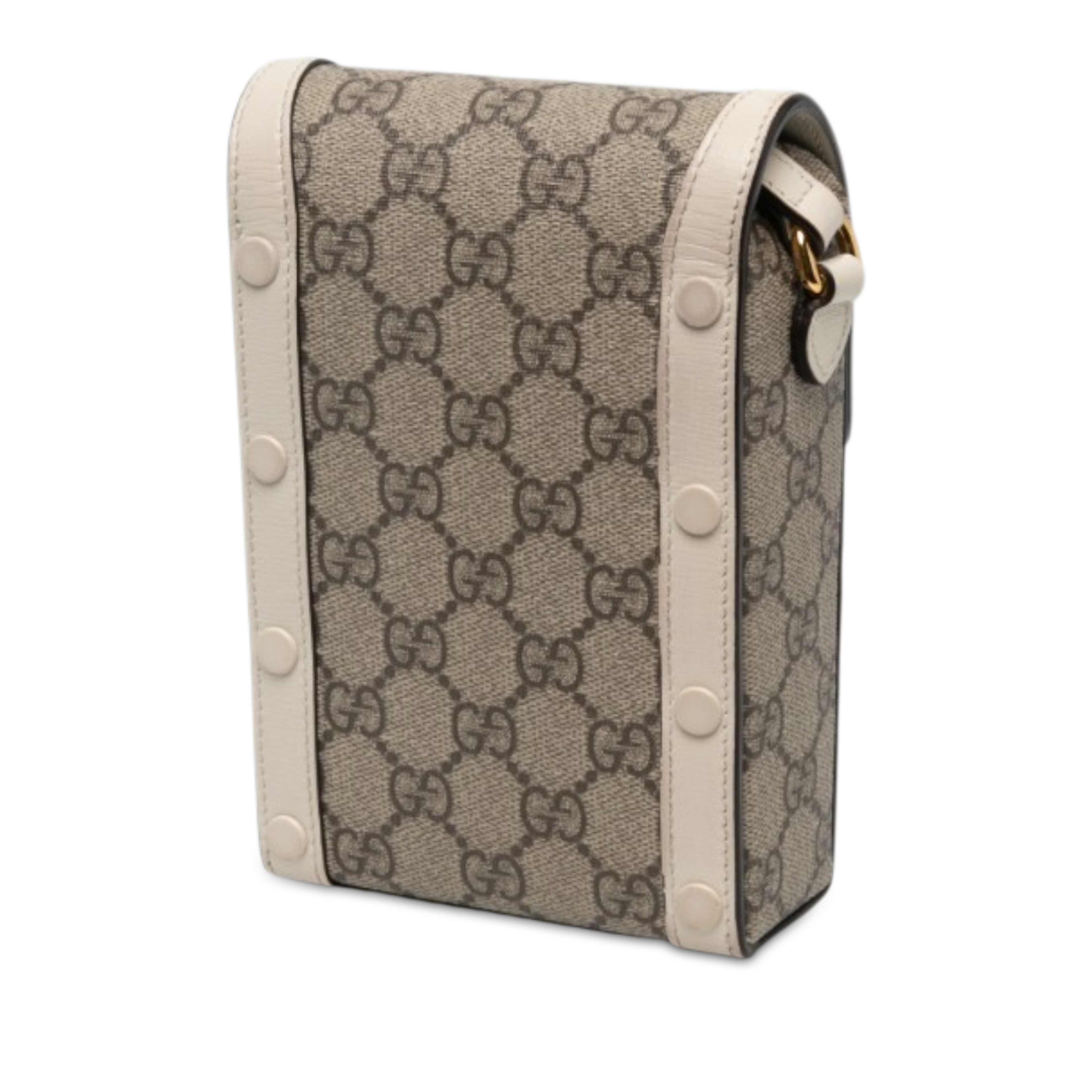 Gucci Mini Gg Supreme Horsebit 1955 Crossbody, från Luxclusif, i färgen beige. Klicka för att öppna bilden i stort format