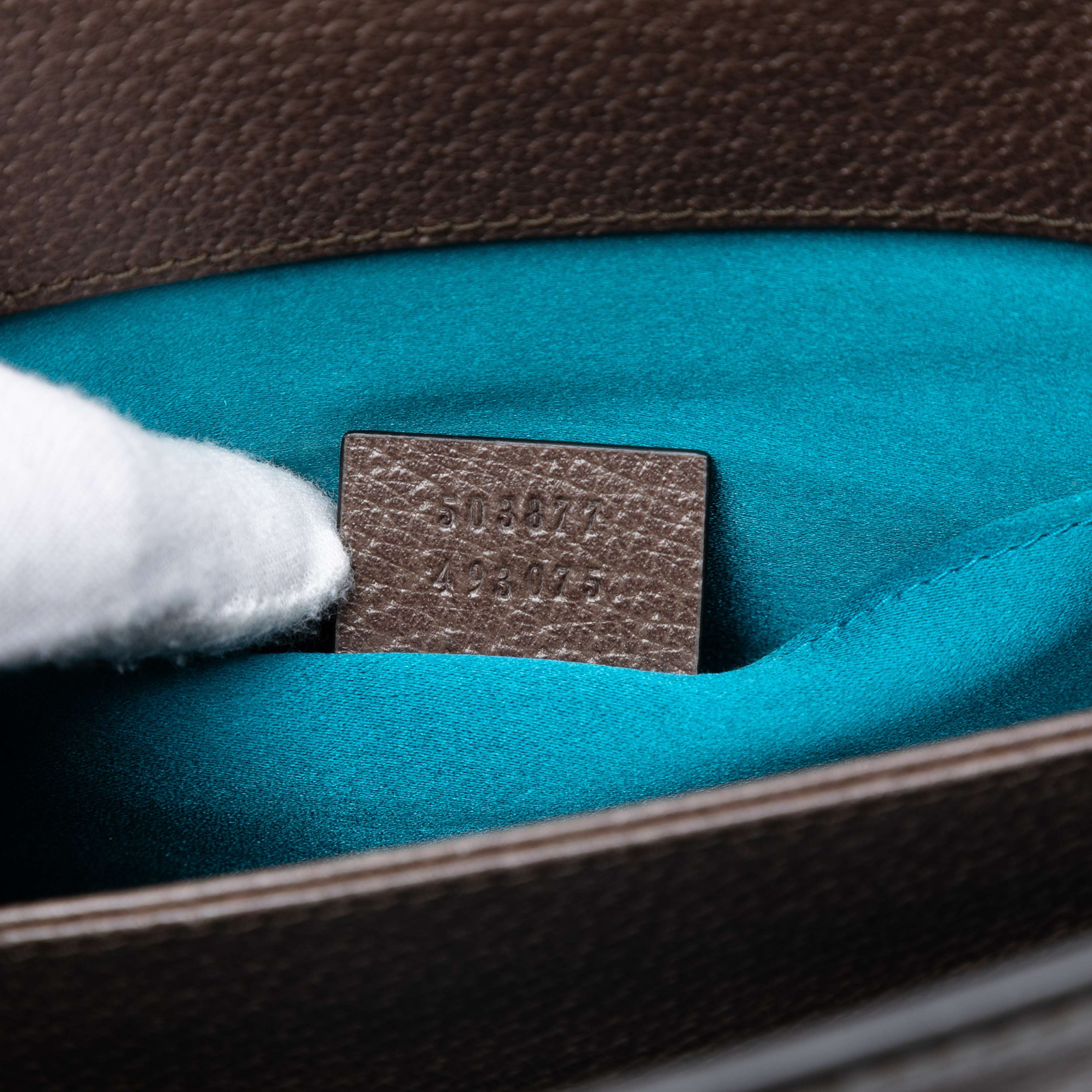 Gucci Small Gg Supreme Web Ophidia Chain Crossbody, från Luxclusif, i färgen beige. Klicka för att öppna bilden i stort format