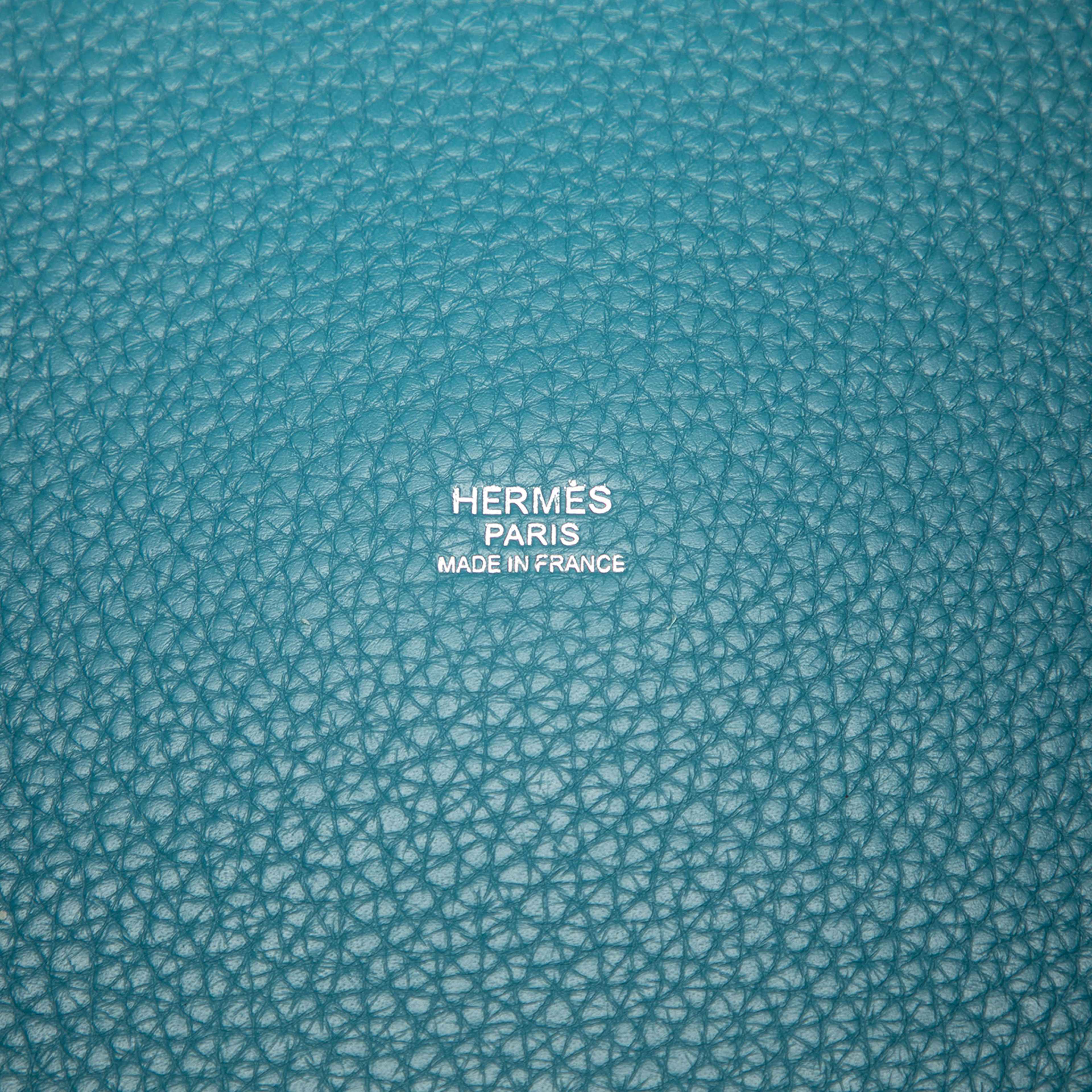 Hermès Clemence Picotin Lock 22, från Luxclusif, i färgen peacock. Klicka för att öppna bilden i stort format