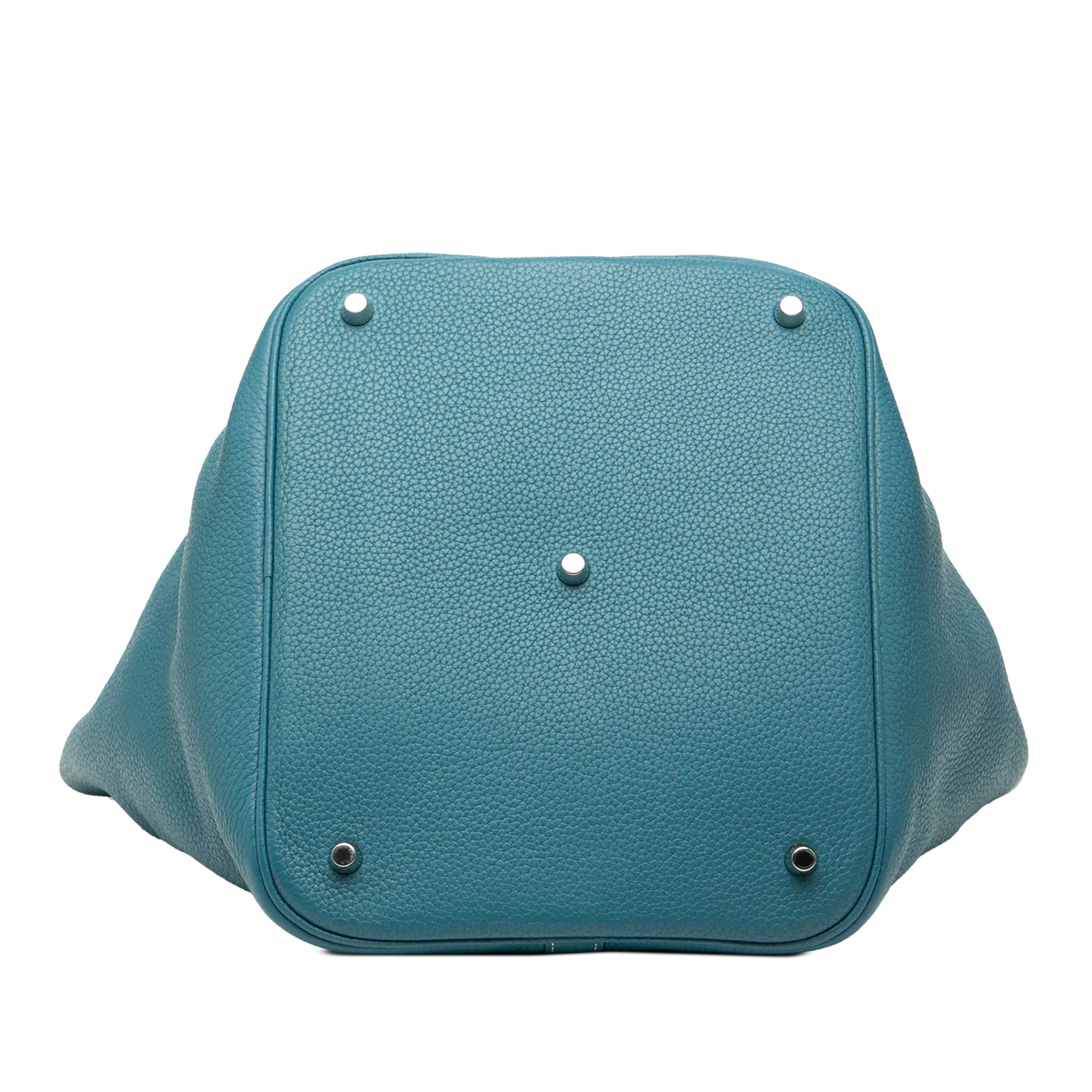 Hermès Clemence Picotin Lock 22, från Luxclusif, i färgen peacock. Klicka för att öppna bilden i stort format