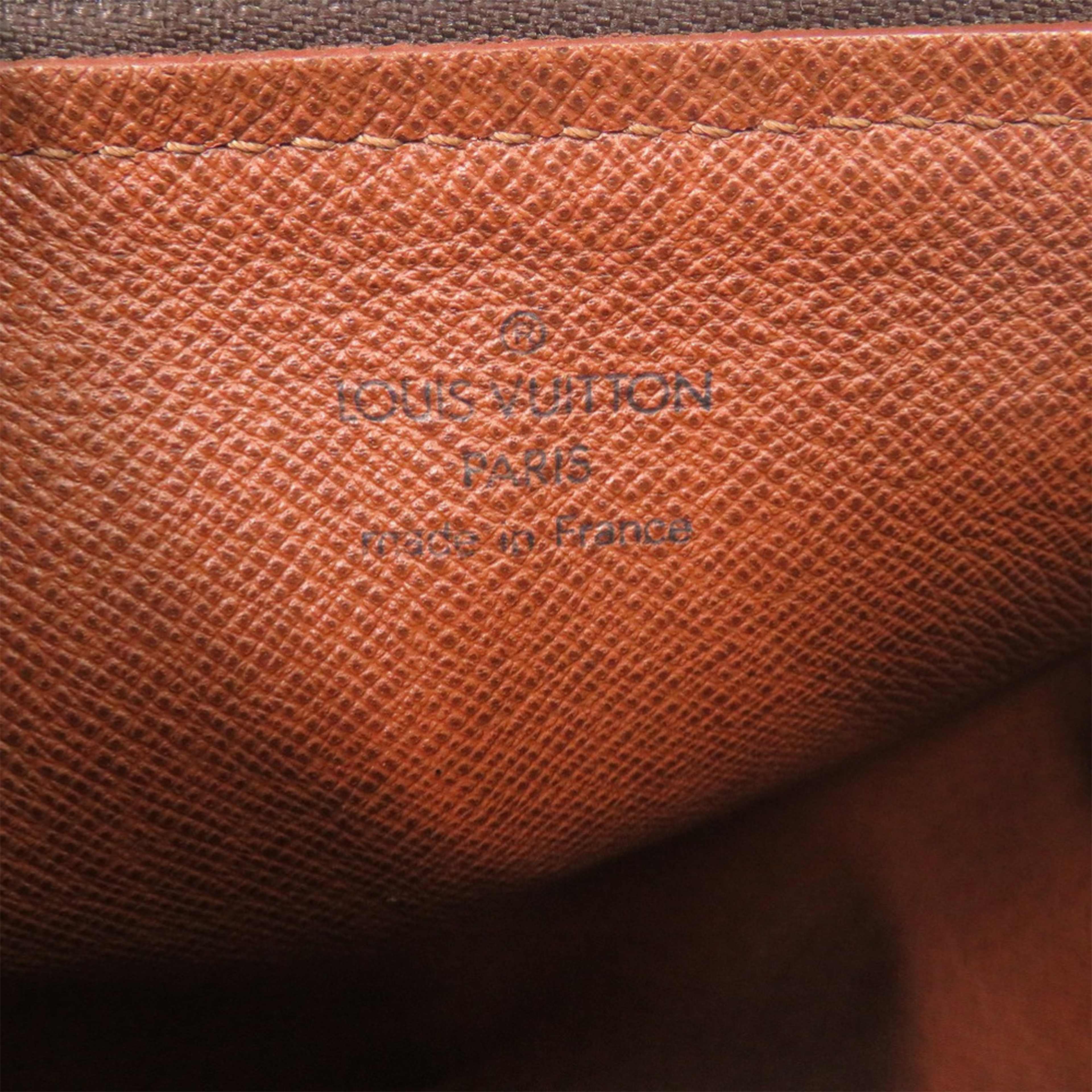 Louis Vuitton Monogram Papillon 26, från Luxclusif, i färgen brown. Klicka för att öppna bilden i stort format