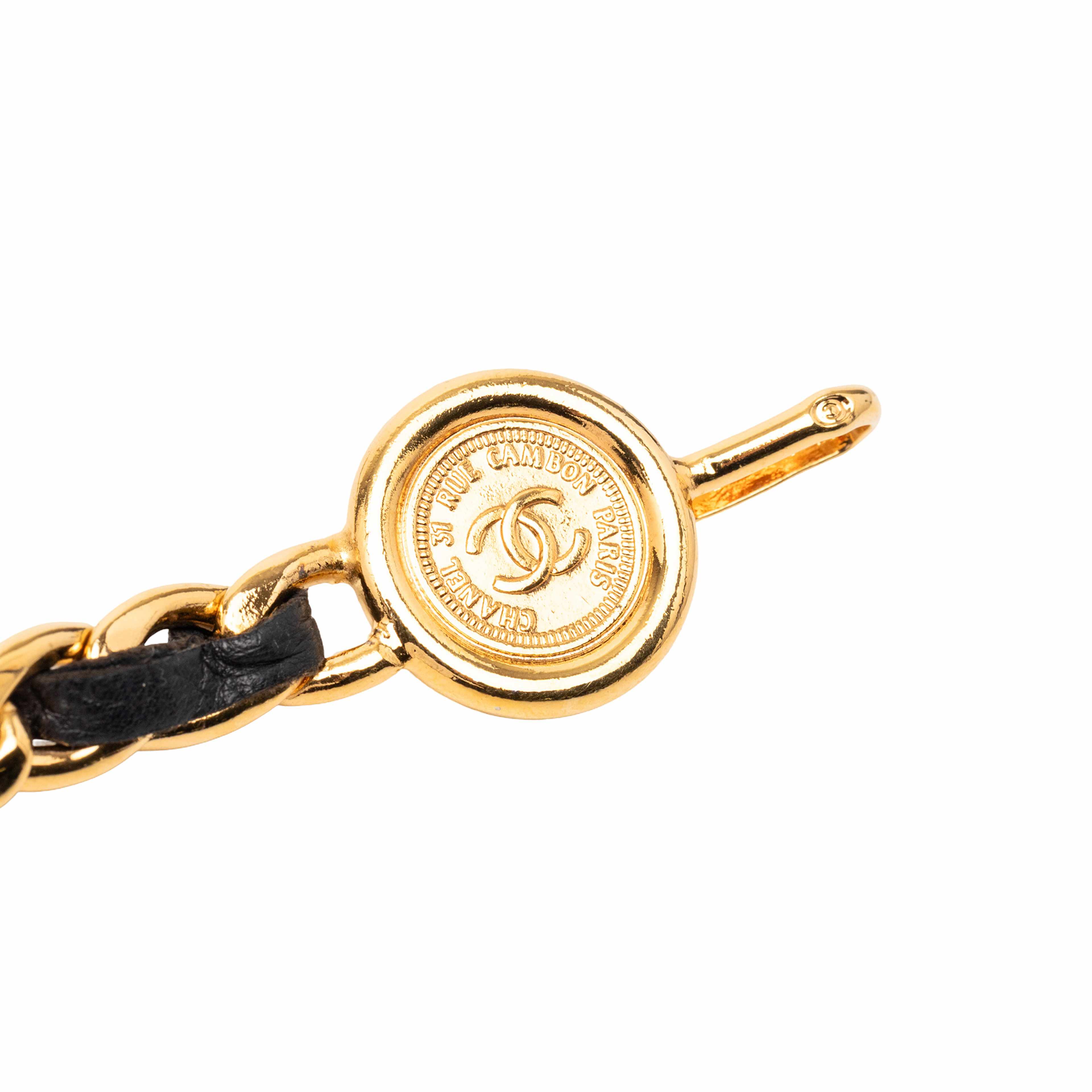 Chanel Gold Plated Medallion Rue Cambon Chain Belt, från Luxclusif, i färgen gold. Klicka för att öppna bilden i stort format