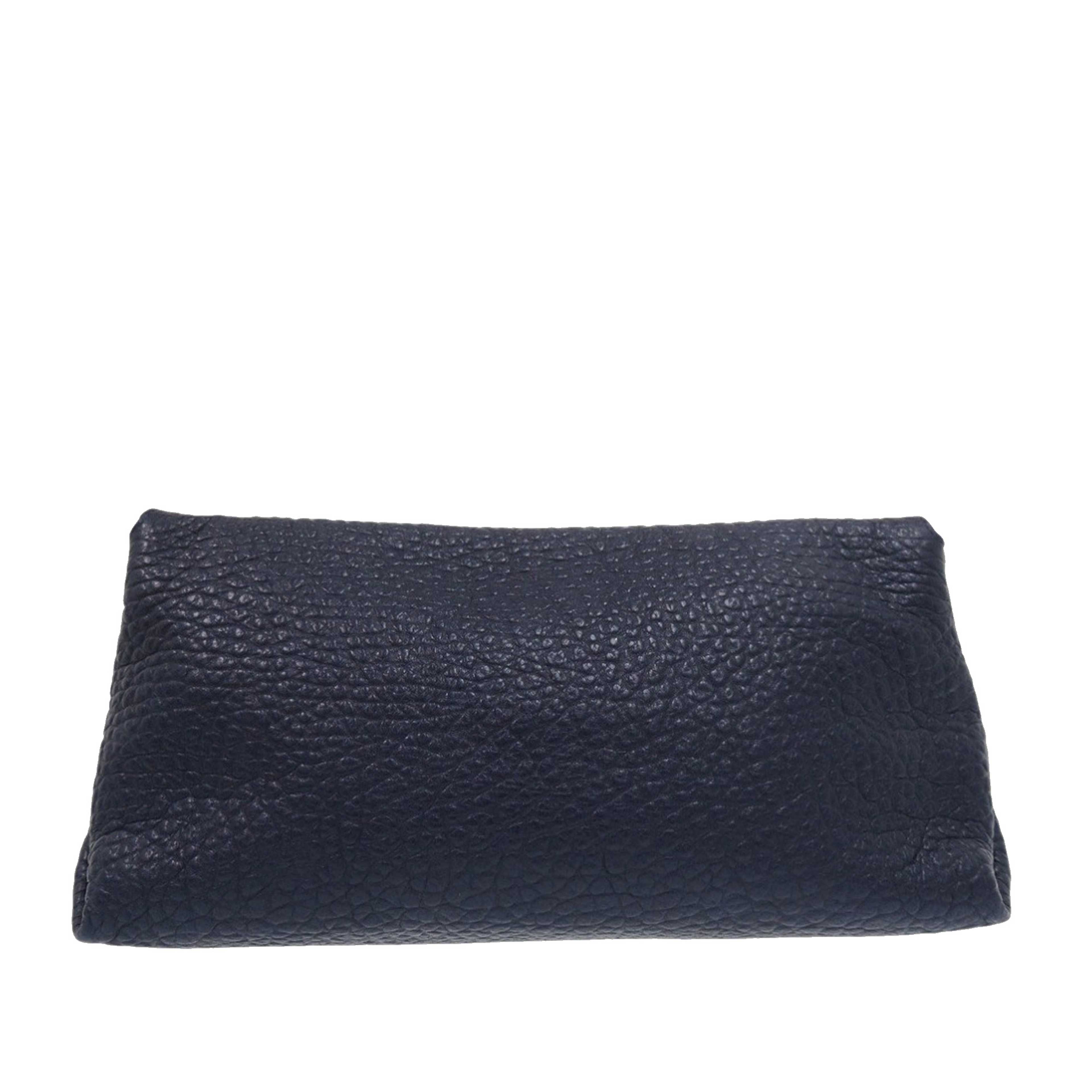 Burberry Medium Grained Calfskin Mildenhall Crossbody, från Luxclusif, i färgen navy. Klicka för att öppna bilden i stort format