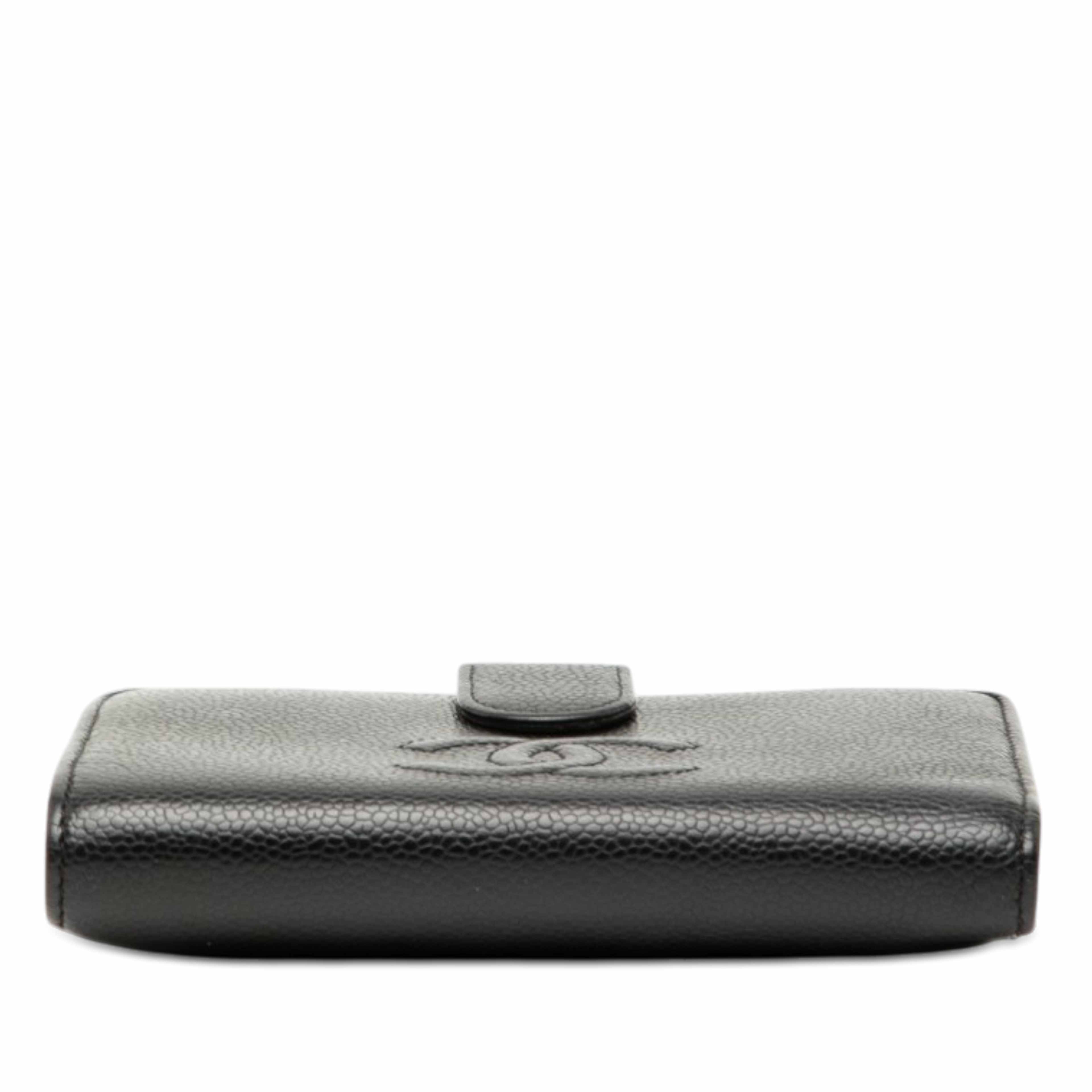 Chanel Cc Caviar Bifold Wallet, från Luxclusif, i färgen svart. Klicka för att öppna bilden i stort format
