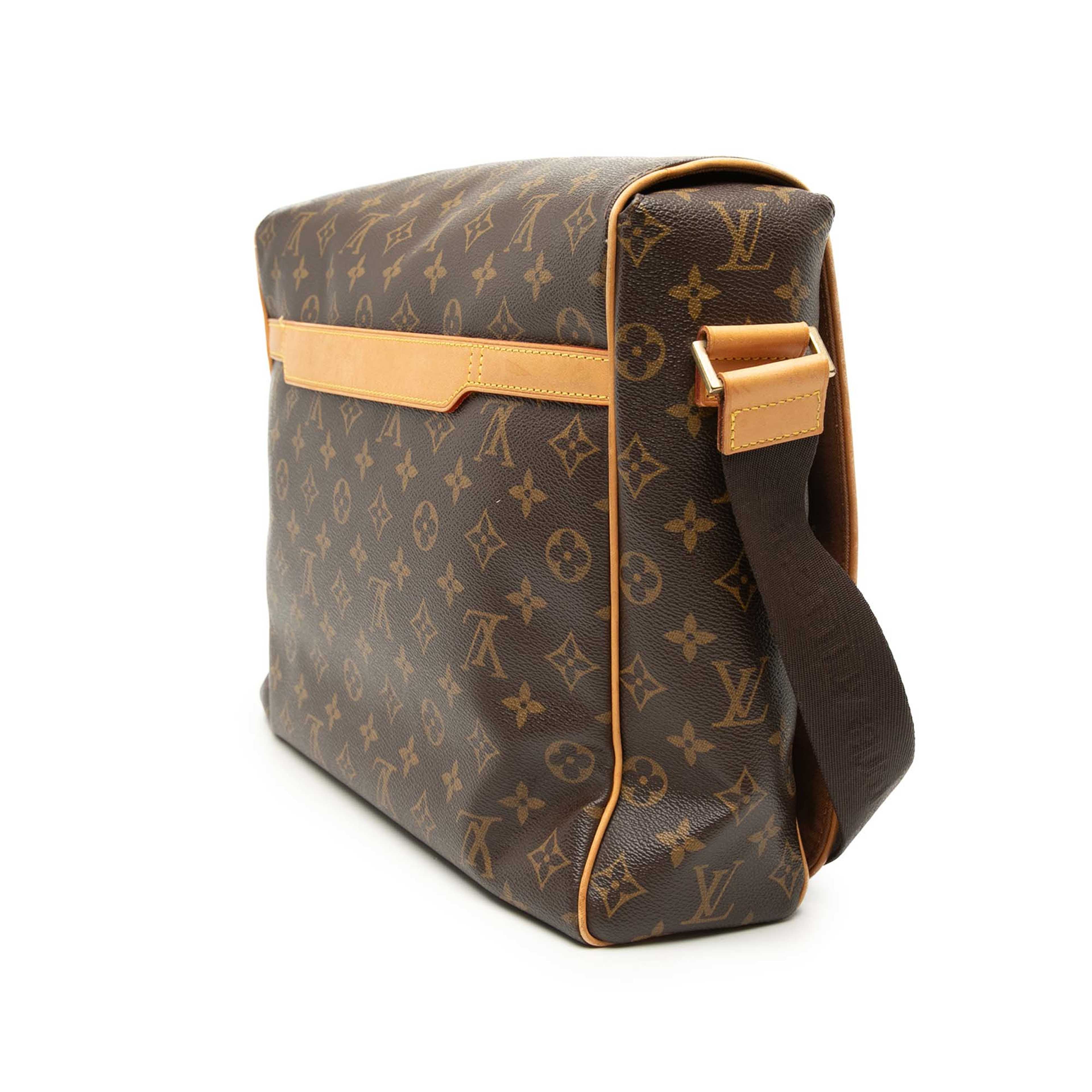 Louis Vuitton Monogram Abbesses, från Luxclusif, i färgen brun. Klicka för att öppna bilden i stort format