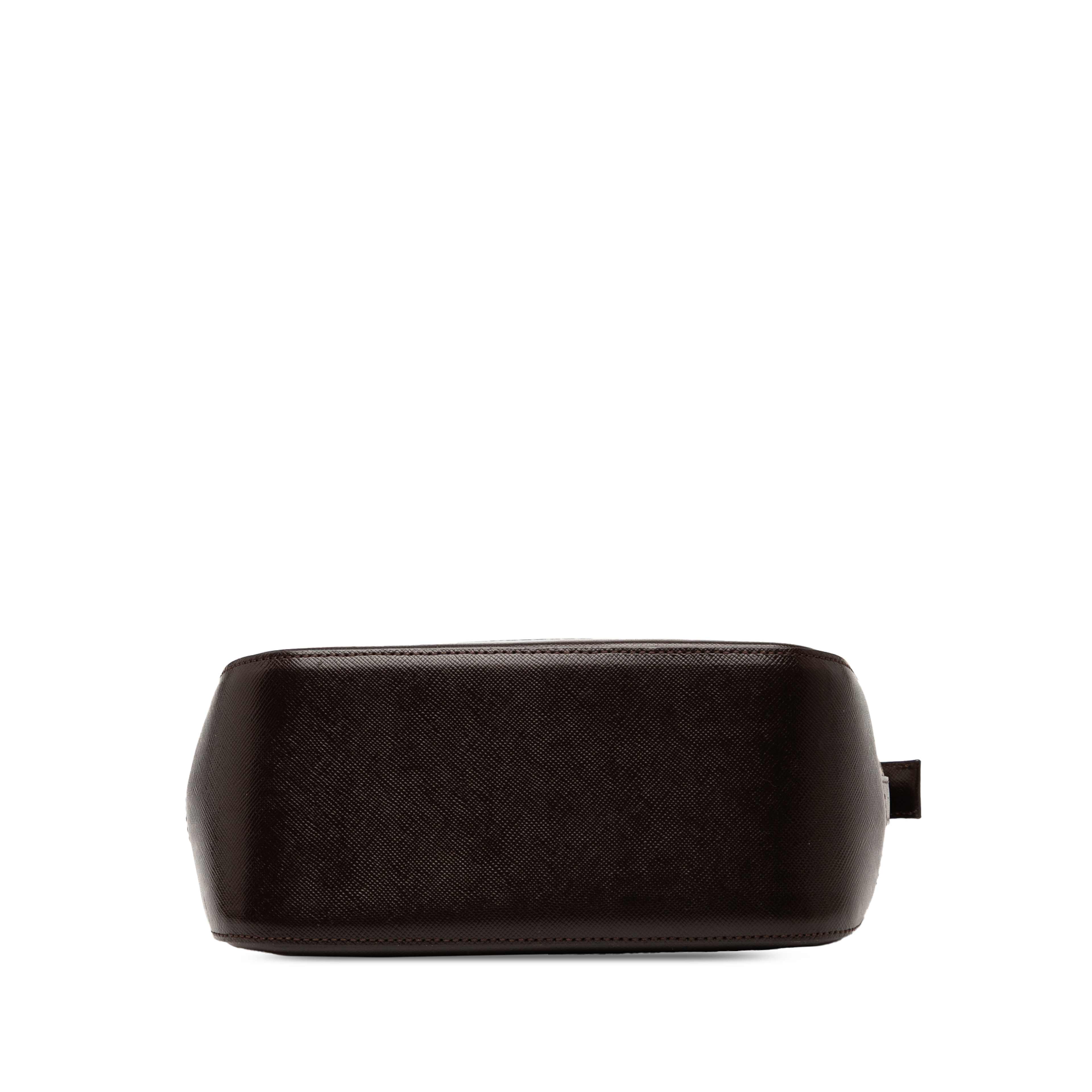 Burberry Haymarket Check Canvas Handbag, från Luxclusif, i färgen beige. Klicka för att öppna bilden i stort format