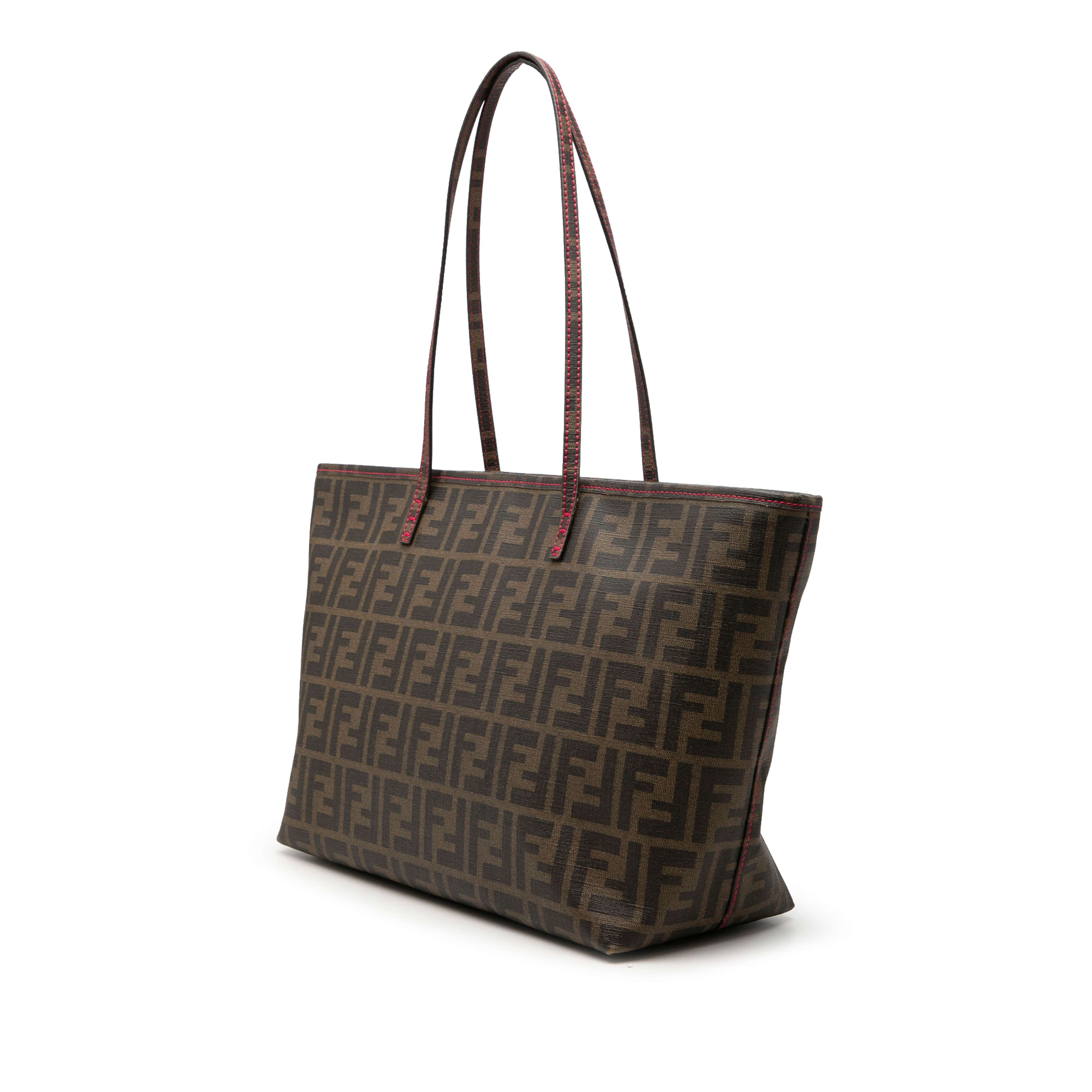 Fendi Small Zucca Spalmati Roll Tote, från Luxclusif, i färgen brown. Klicka för att öppna bilden i stort format