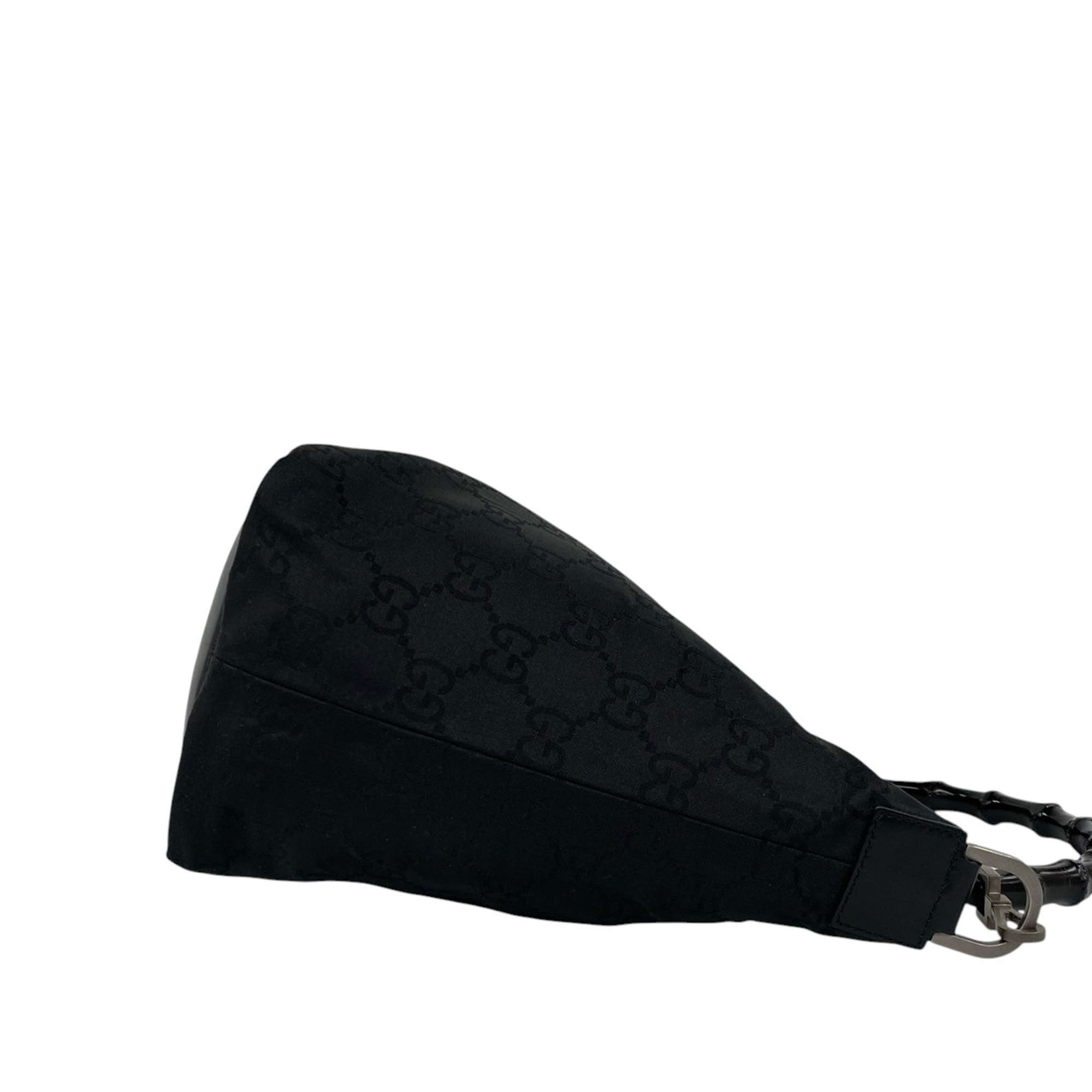 Gucci Gg Nylon Bamboo Shoulder Bag, från Luxclusif, i färgen svart. Klicka för att öppna bilden i stort format