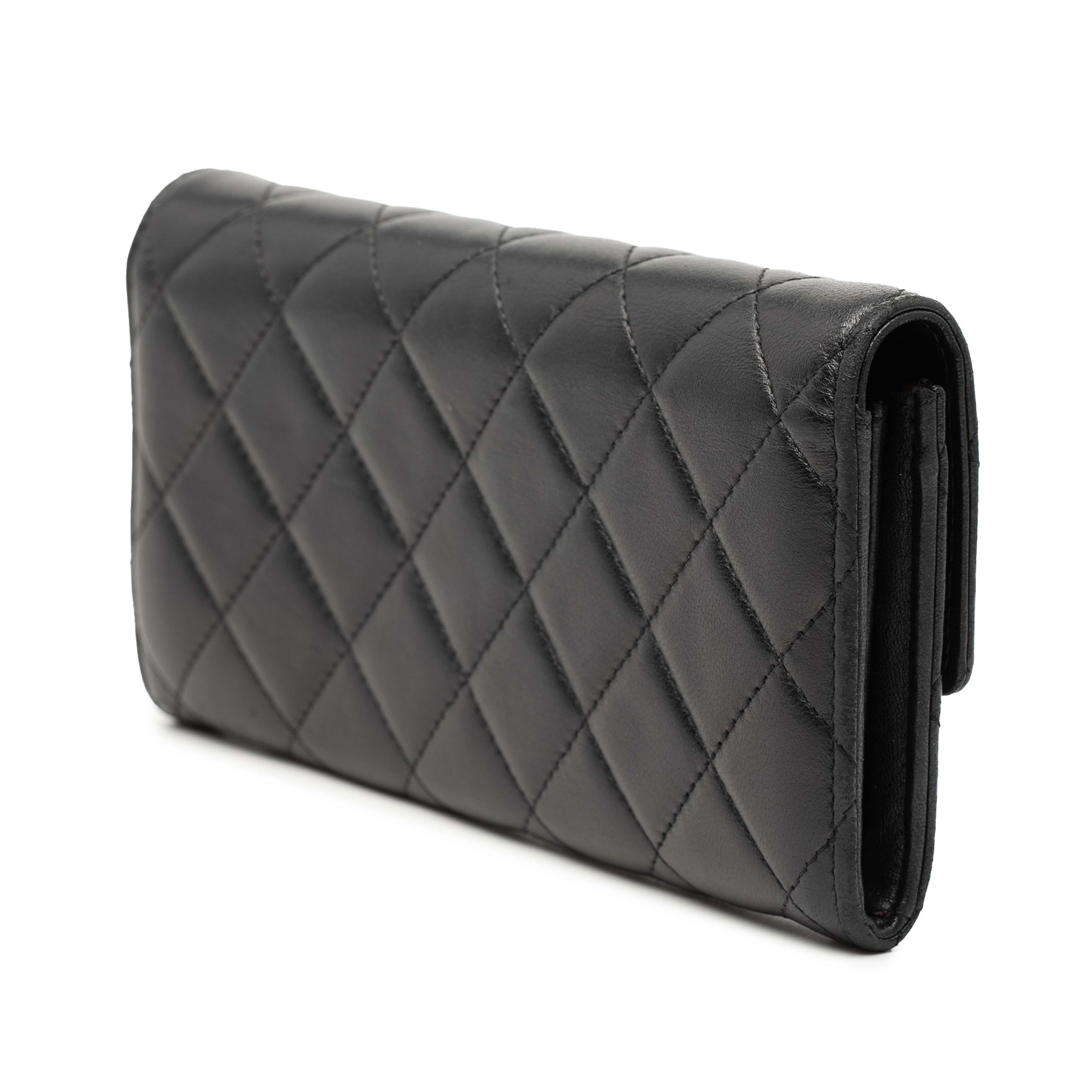 Chanel Cc Quilted Lambskin Long Wallet, från Luxclusif, i färgen black. Klicka för att öppna bilden i stort format