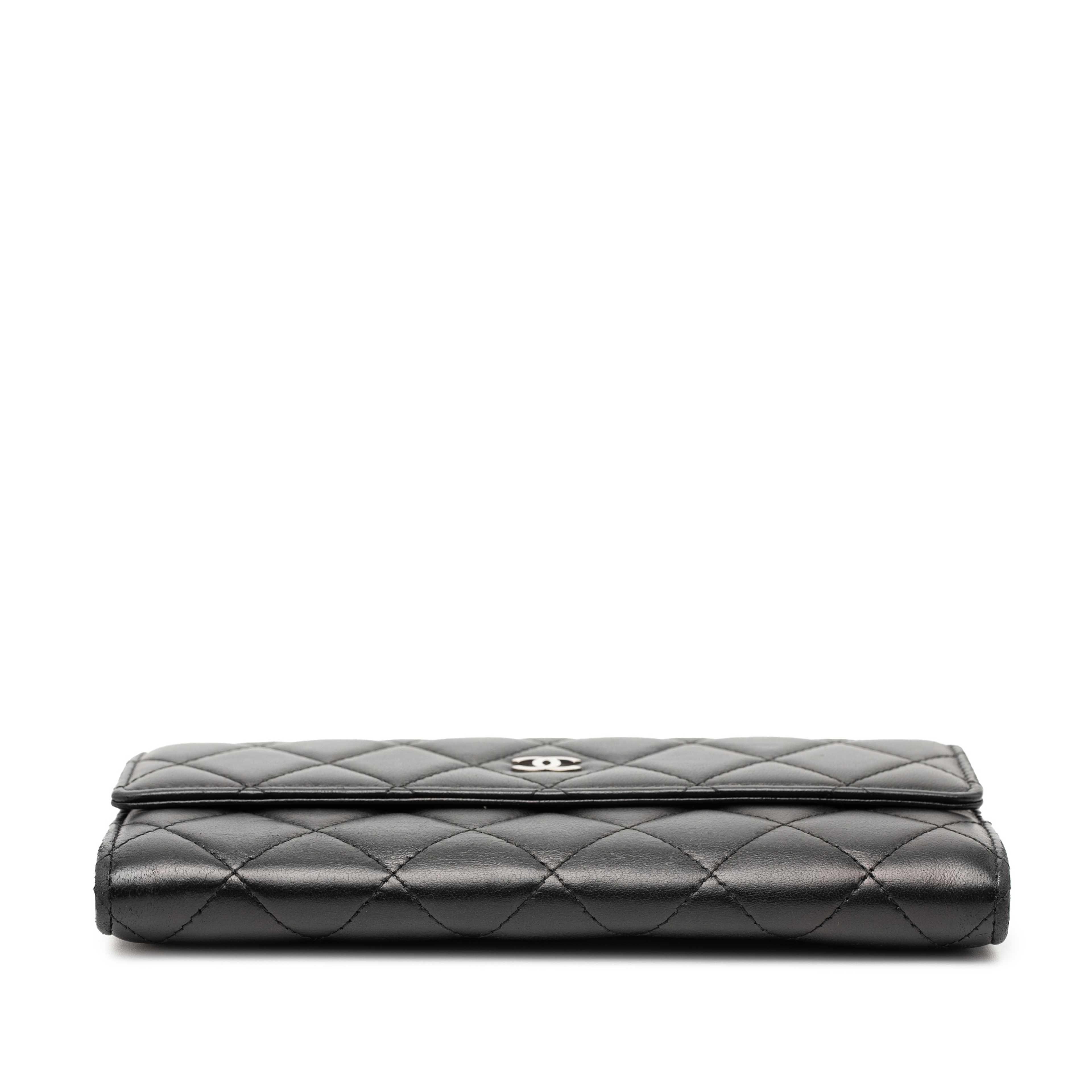 Chanel Cc Quilted Lambskin Long Wallet, från Luxclusif, i färgen black. Klicka för att öppna bilden i stort format