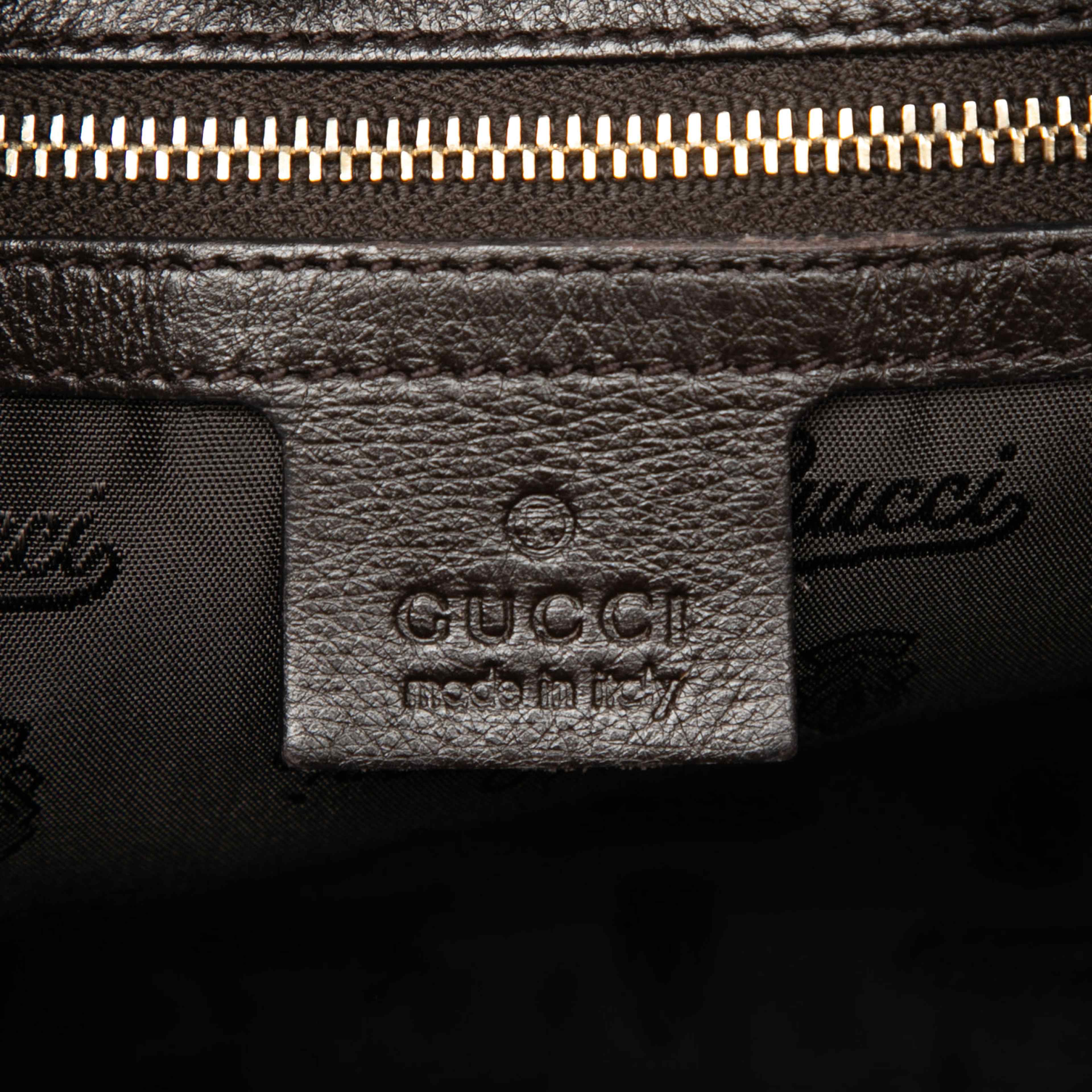 Gucci Guccissima Trimmed Leather Charlotte Crossbody, från Luxclusif, i färgen dark brown. Klicka för att öppna bilden i stort format