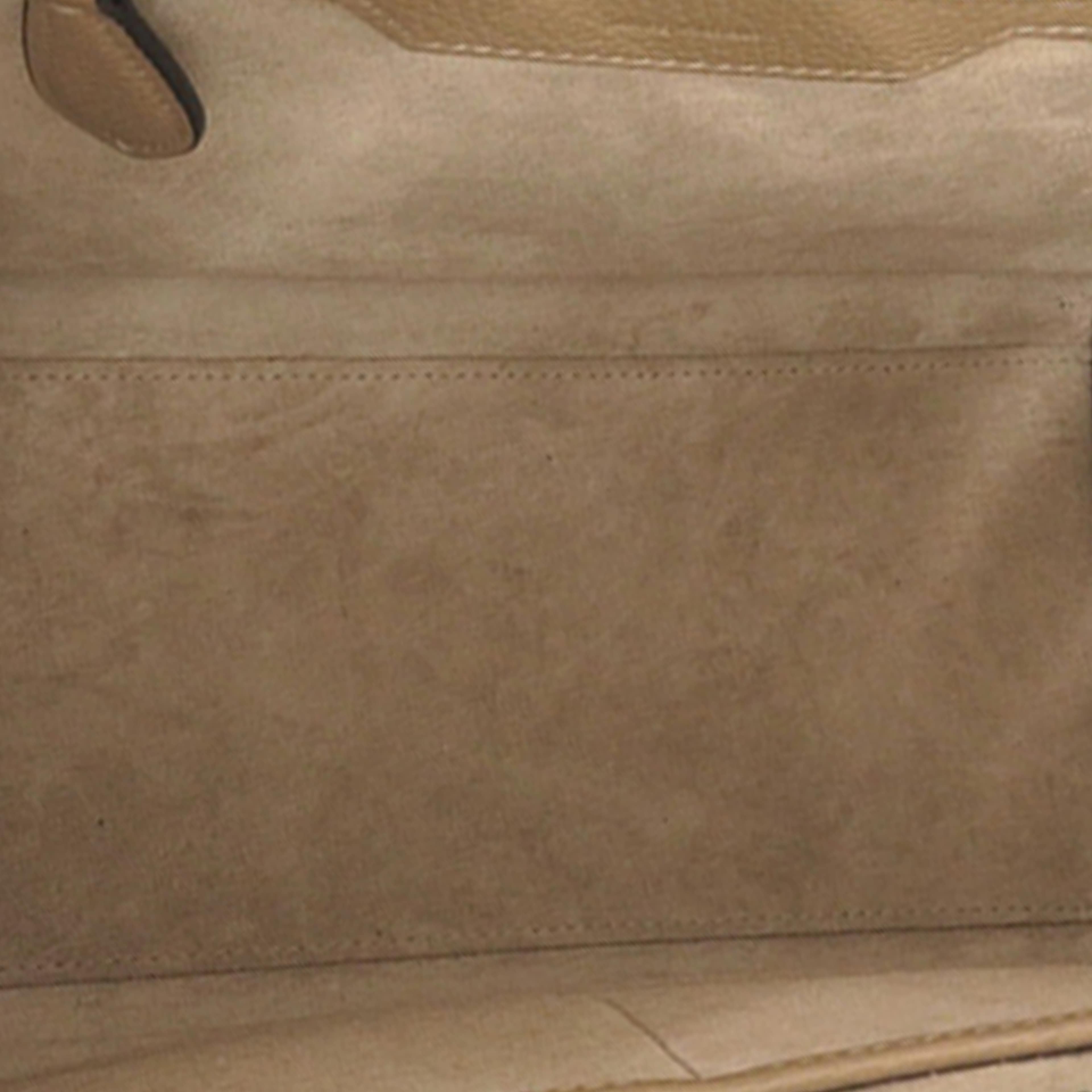 Celine Micro Leather Luggage Tote, från Luxclusif, i färgen beige. Klicka för att öppna bilden i stort format