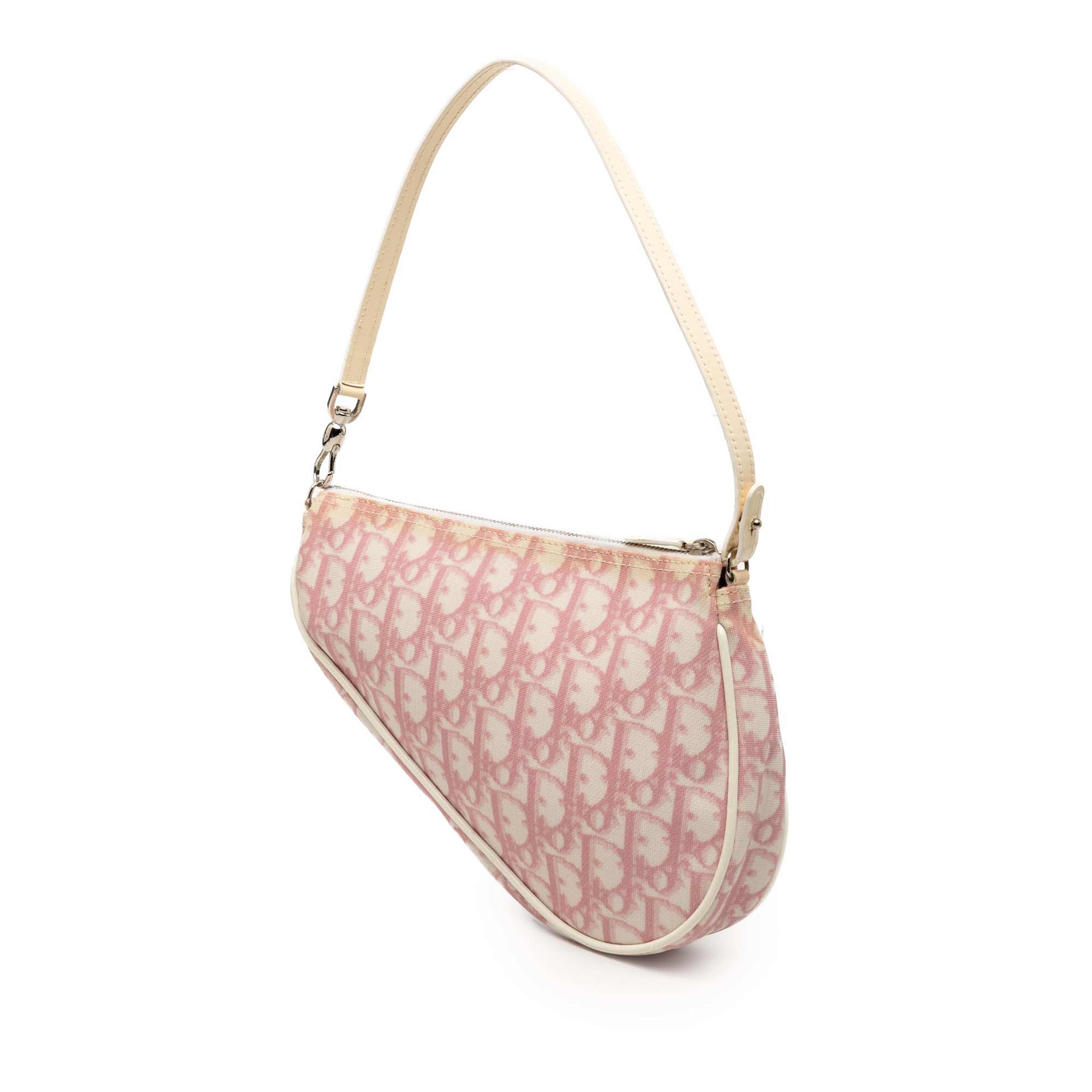 Dior Mini Diorissimo Coated Canvas Saddle Pochette, från Luxclusif, i färgen pink. Klicka för att öppna bilden i stort format