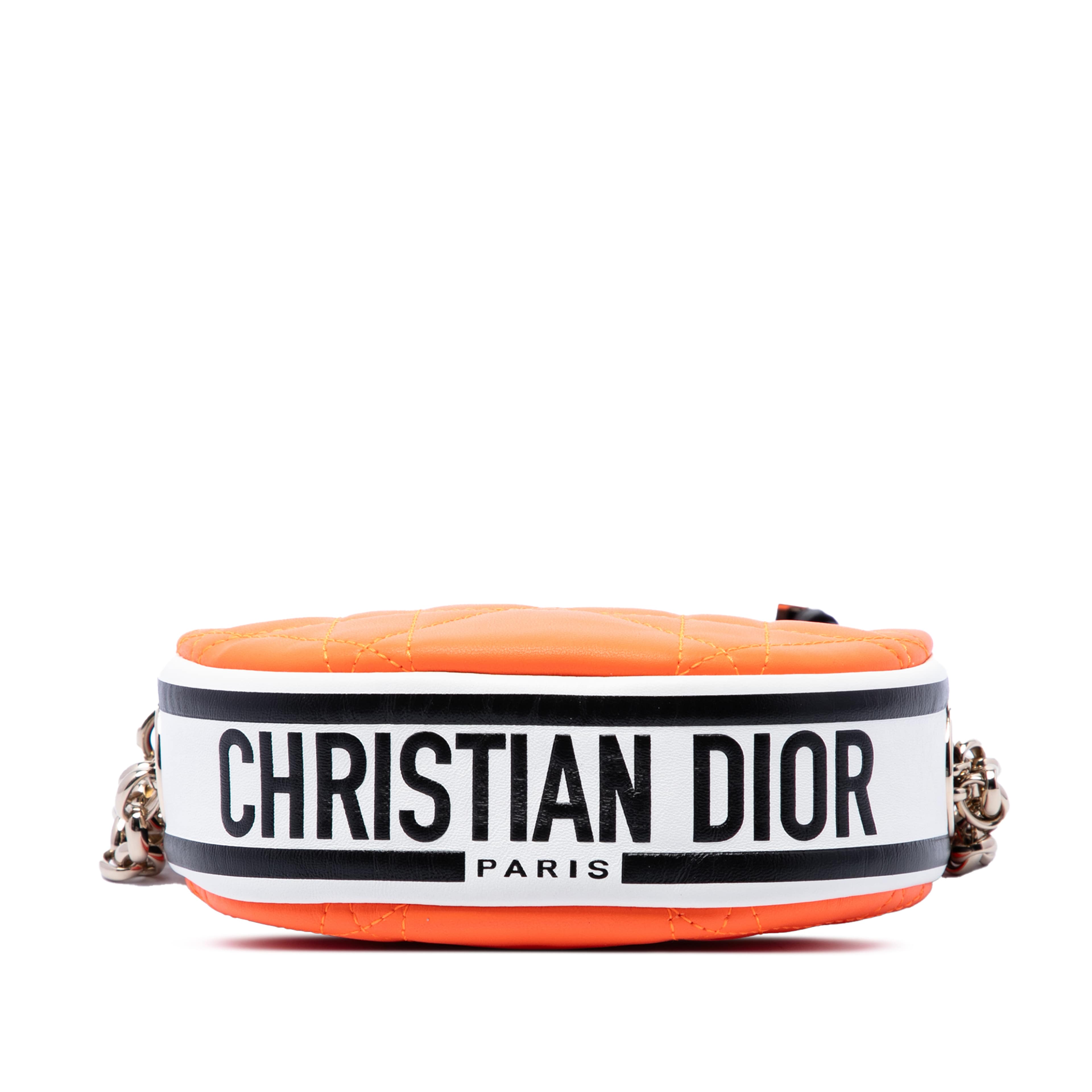 Dior Micro Lambskin Cannage Dior Vibe Hobo, från Luxclusif, i färgen orange. Klicka för att öppna bilden i stort format