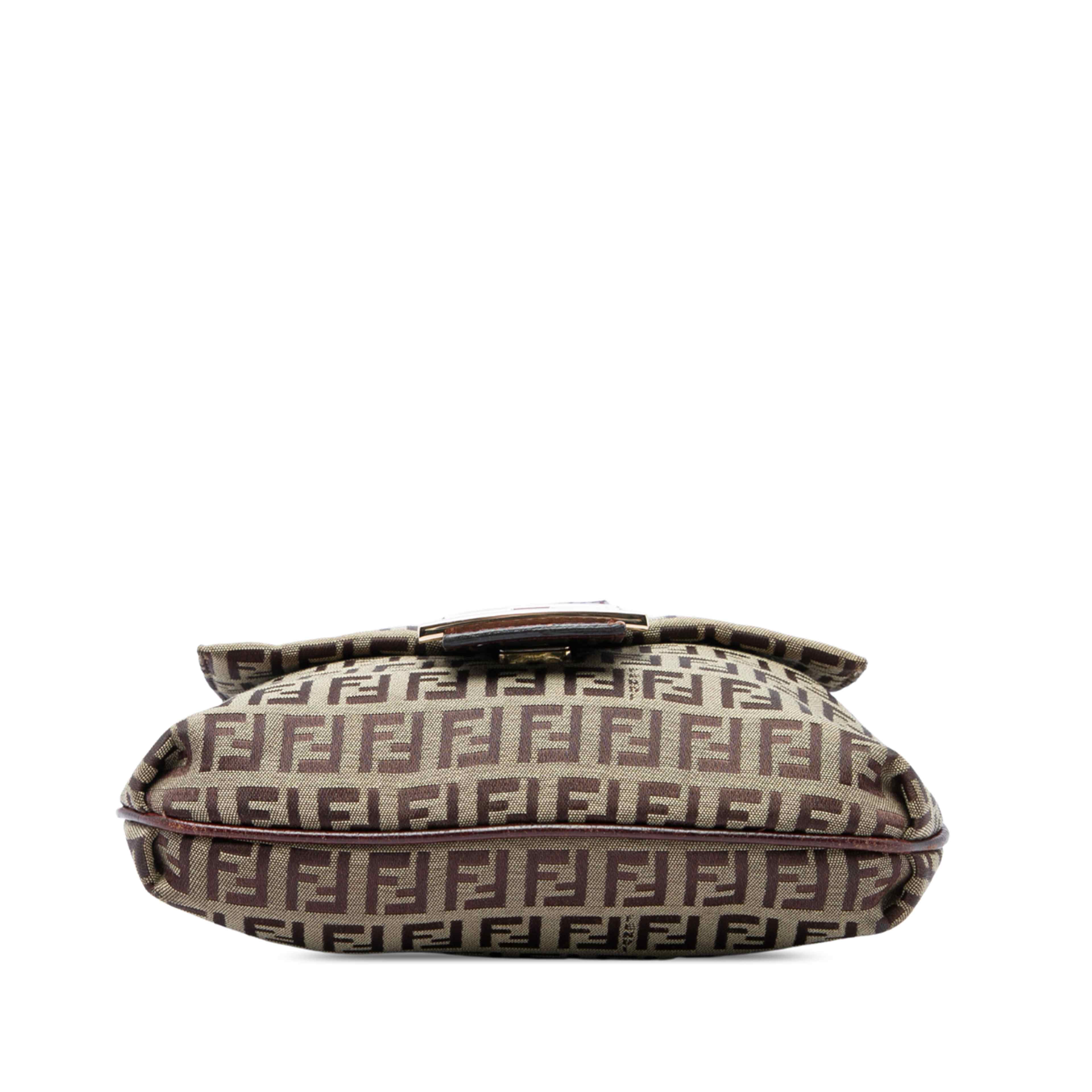 Fendi Zucchino Canvas Crossbody, från Luxclusif, i färgen brun. Klicka för att öppna bilden i stort format