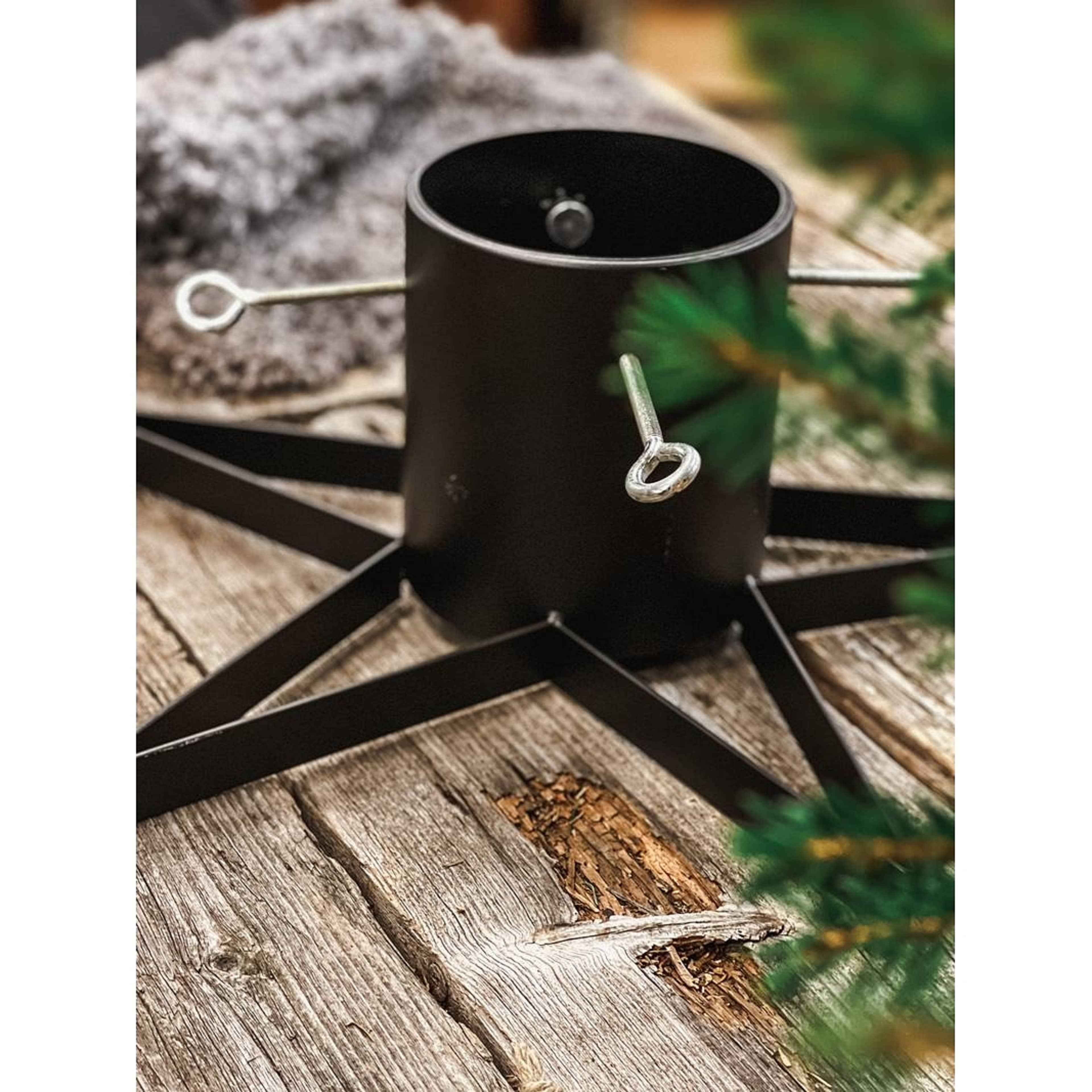Julgransfot Stand Star, från by Benson, i färgen svart. Klicka för att öppna bilden i stort format