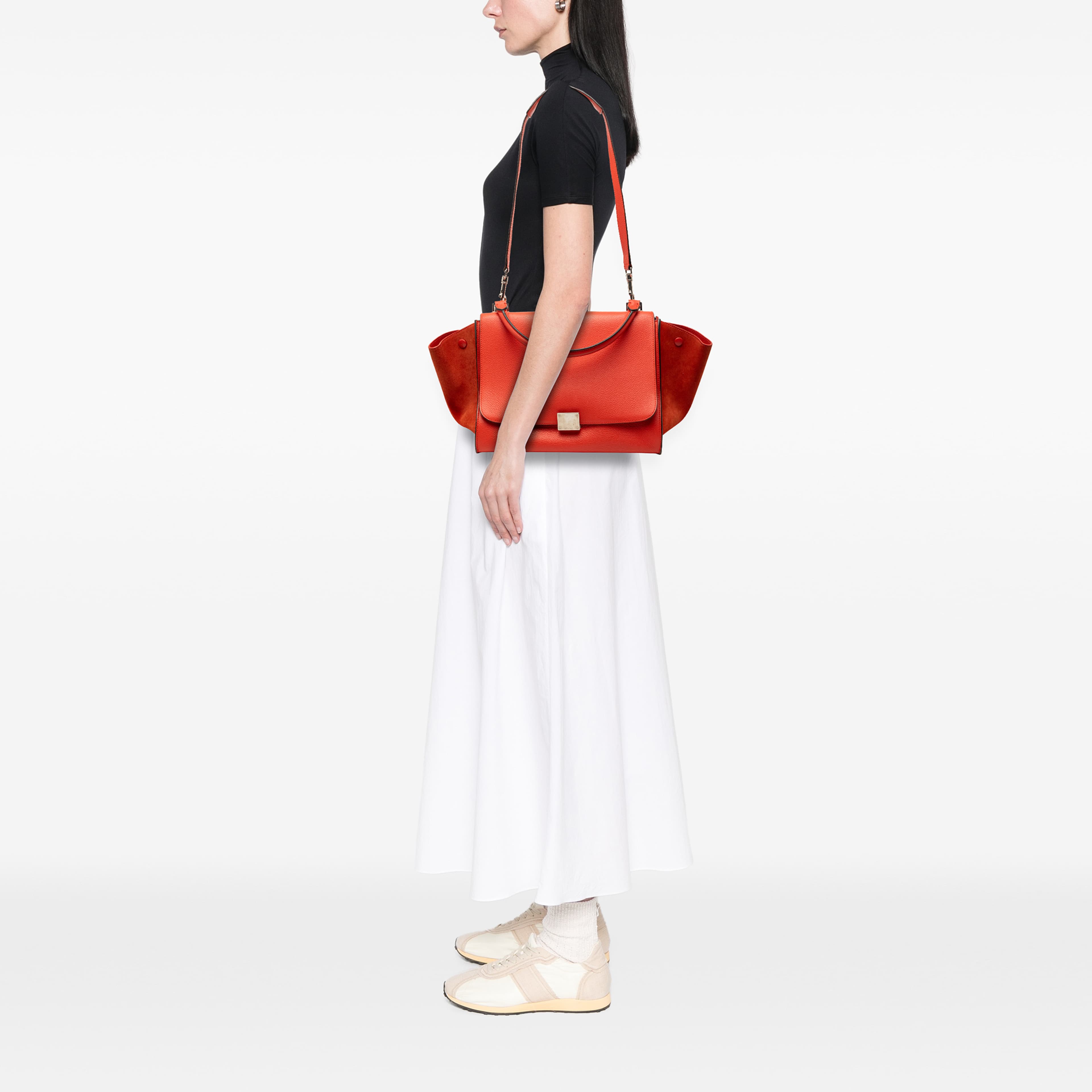 Celine Medium Drummed Calfskin And Suede Trapeze Satchel, från Luxclusif, i färgen orange. Klicka för att öppna bilden i stort format