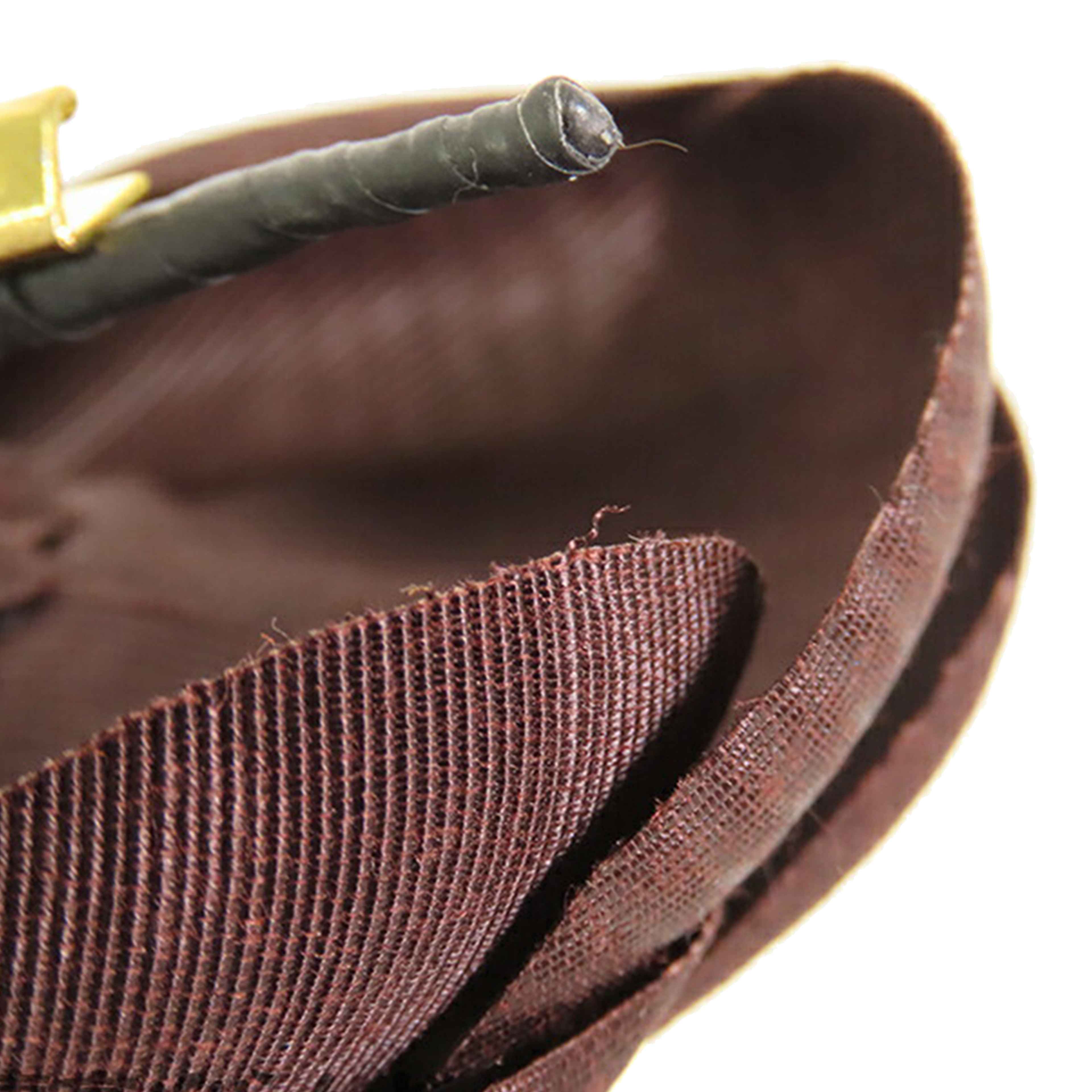 Chanel Nylon Camellia Brooch, från Luxclusif, i färgen dark brown. Klicka för att öppna bilden i stort format