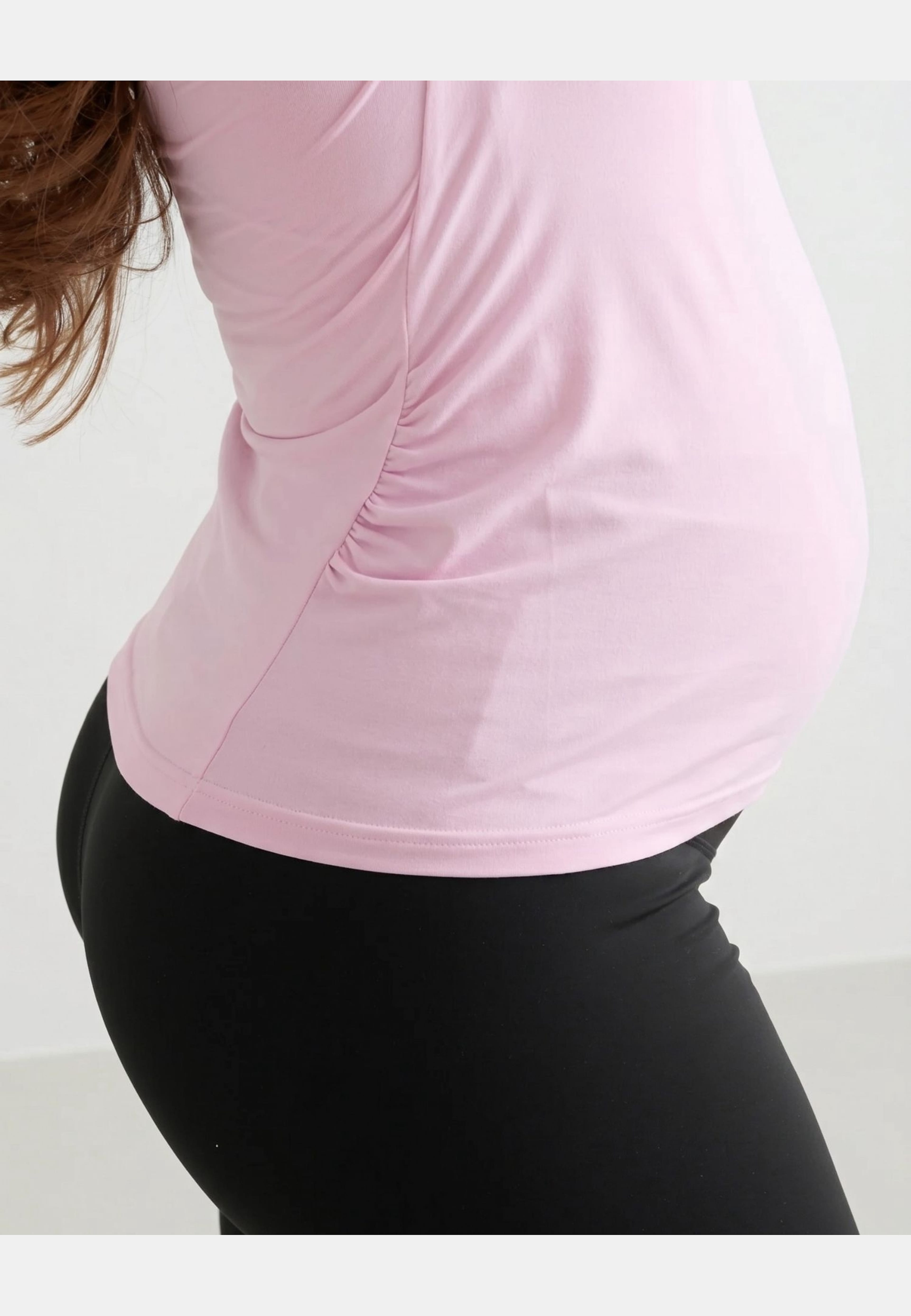 Soft Basic Maternity Long Sleeve, från aim'n, i färgen cotton candy. Klicka för att öppna bilden i stort format