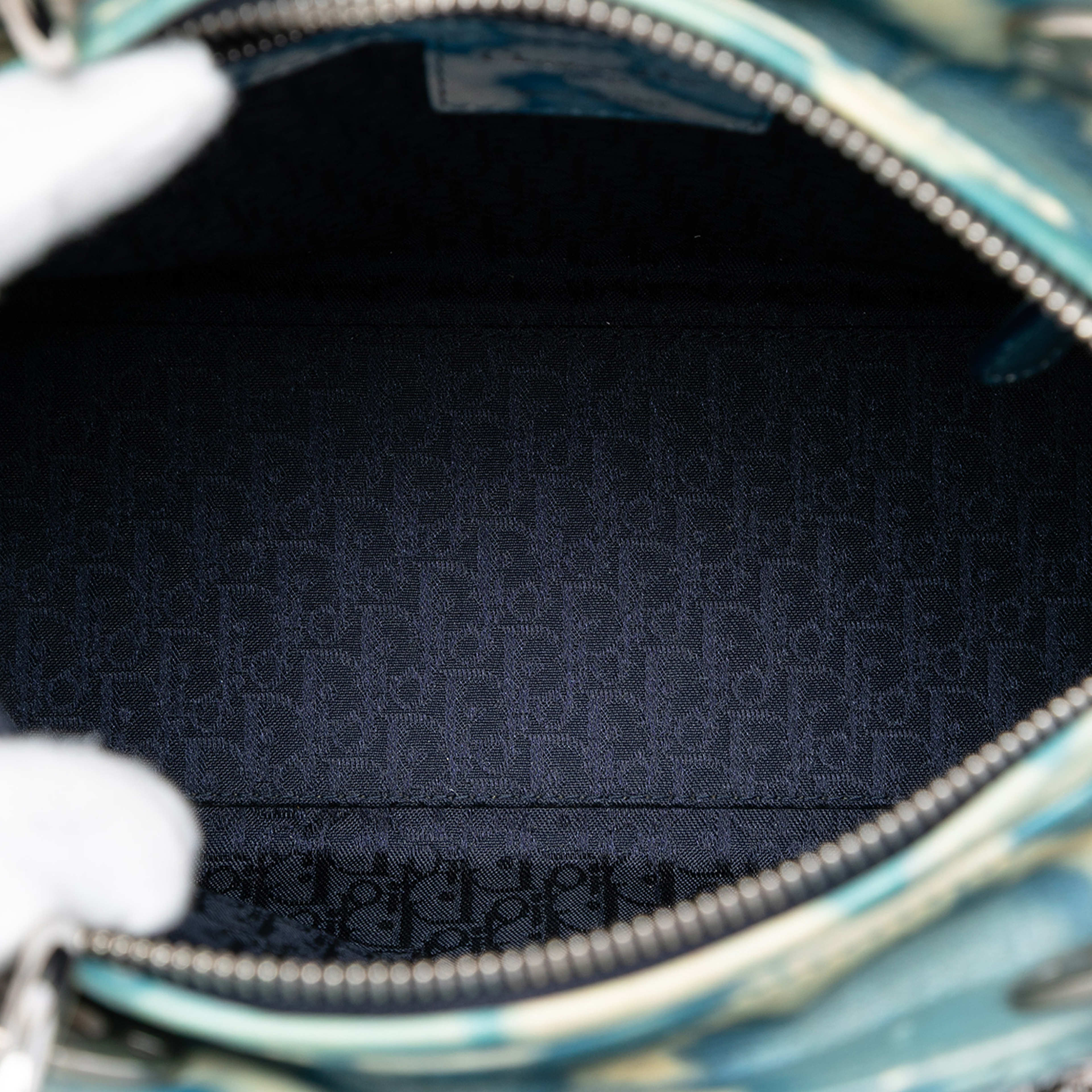 Dior Medium Calfskin Tie Dye Print Lady Dior, från Luxclusif, i färgen light blue. Klicka för att öppna bilden i stort format